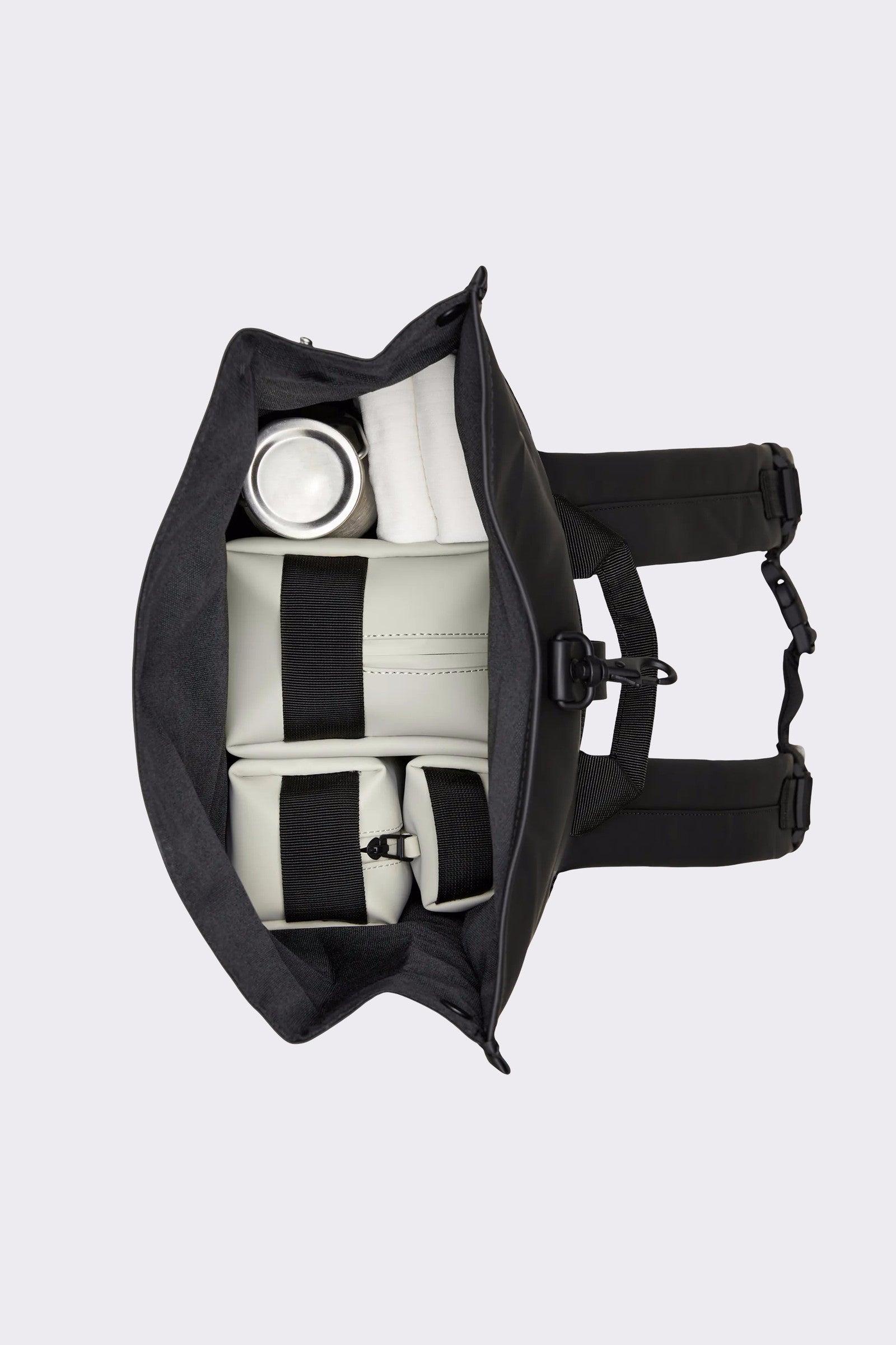 A "13320 ROLLTOP RUCKSACK" Noir Rains Sac Mixte back photo