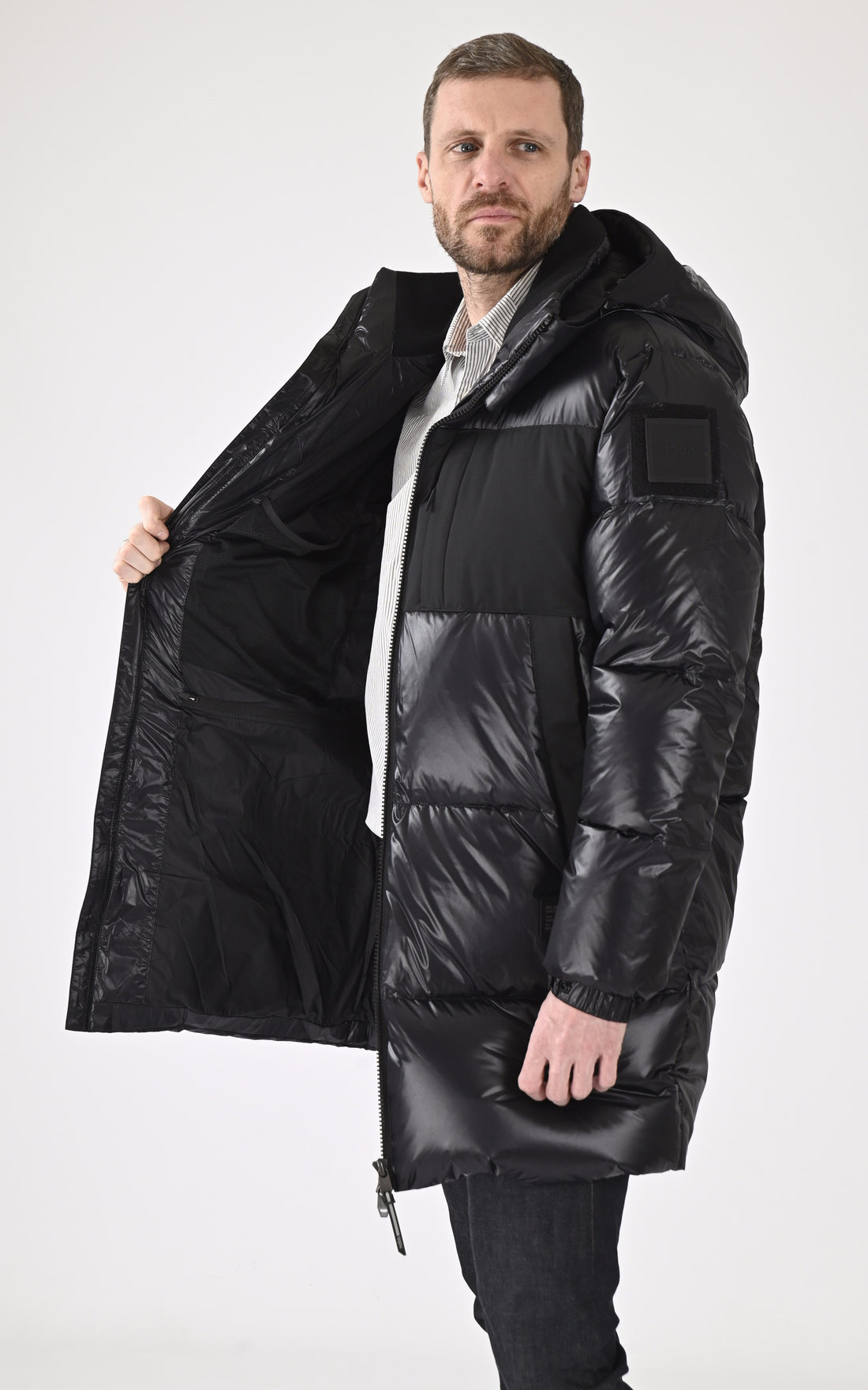 A "NEELIX" Noir Nobis Ves Doudoune Homme opened photo