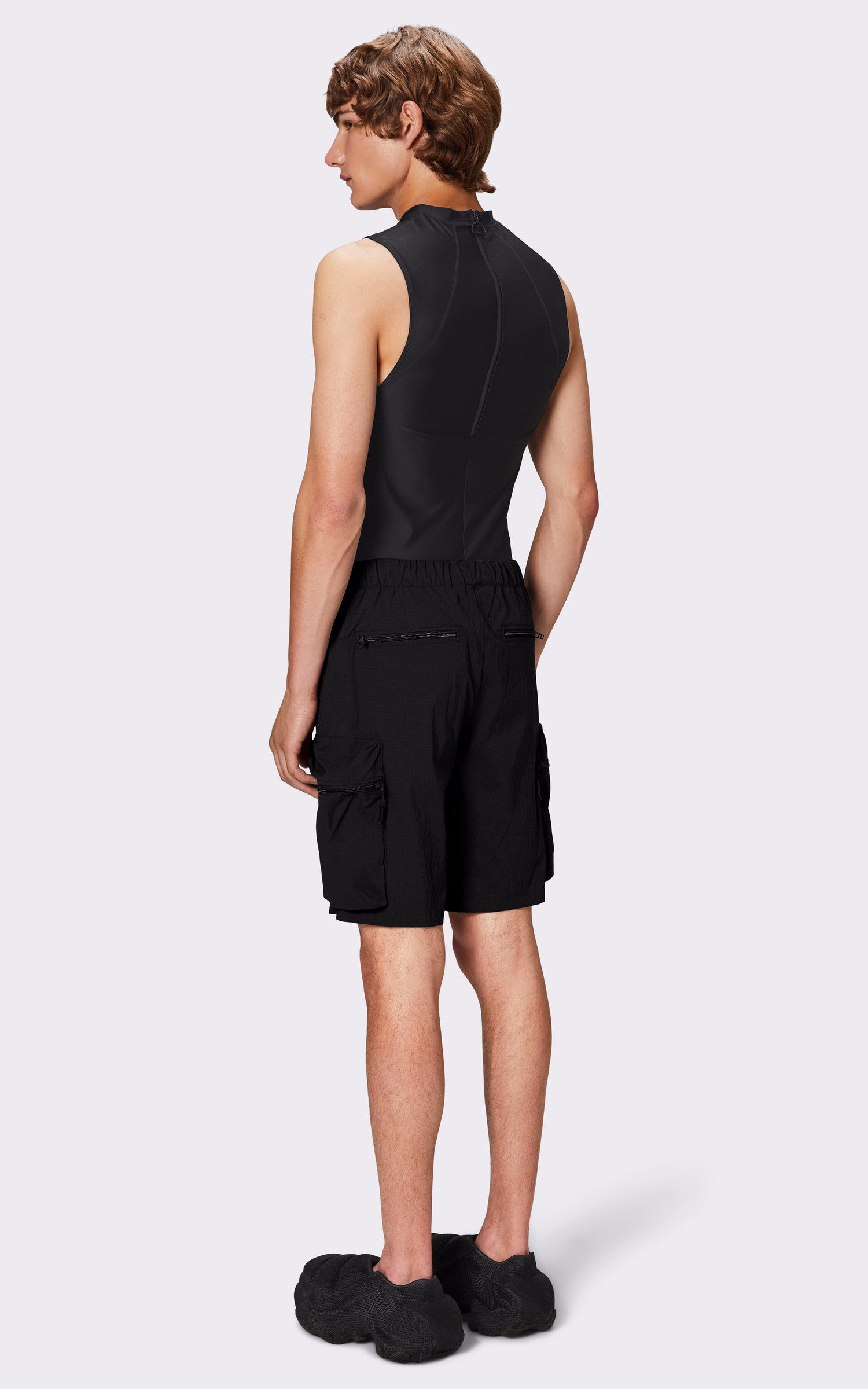 A "19310 MOMAR" Noir Rains Short Mixte interior photo