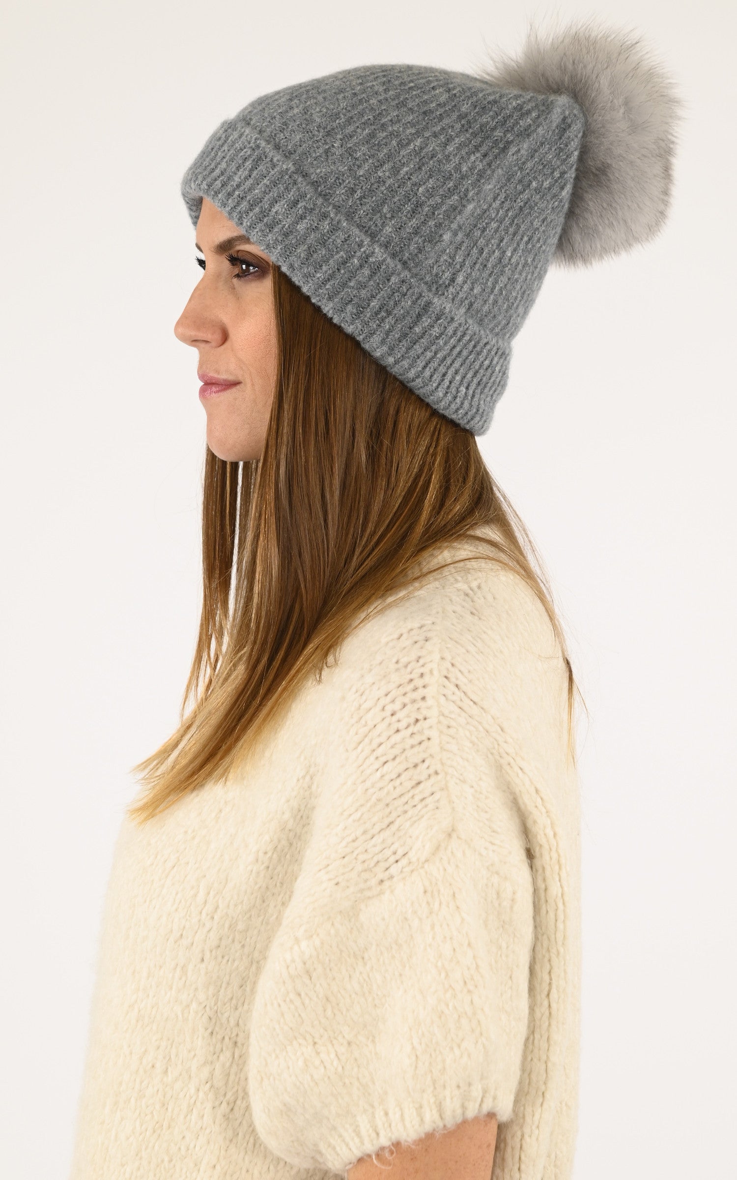 A "428/14" Bleu Lea Clement Bonnet Femme closed photo