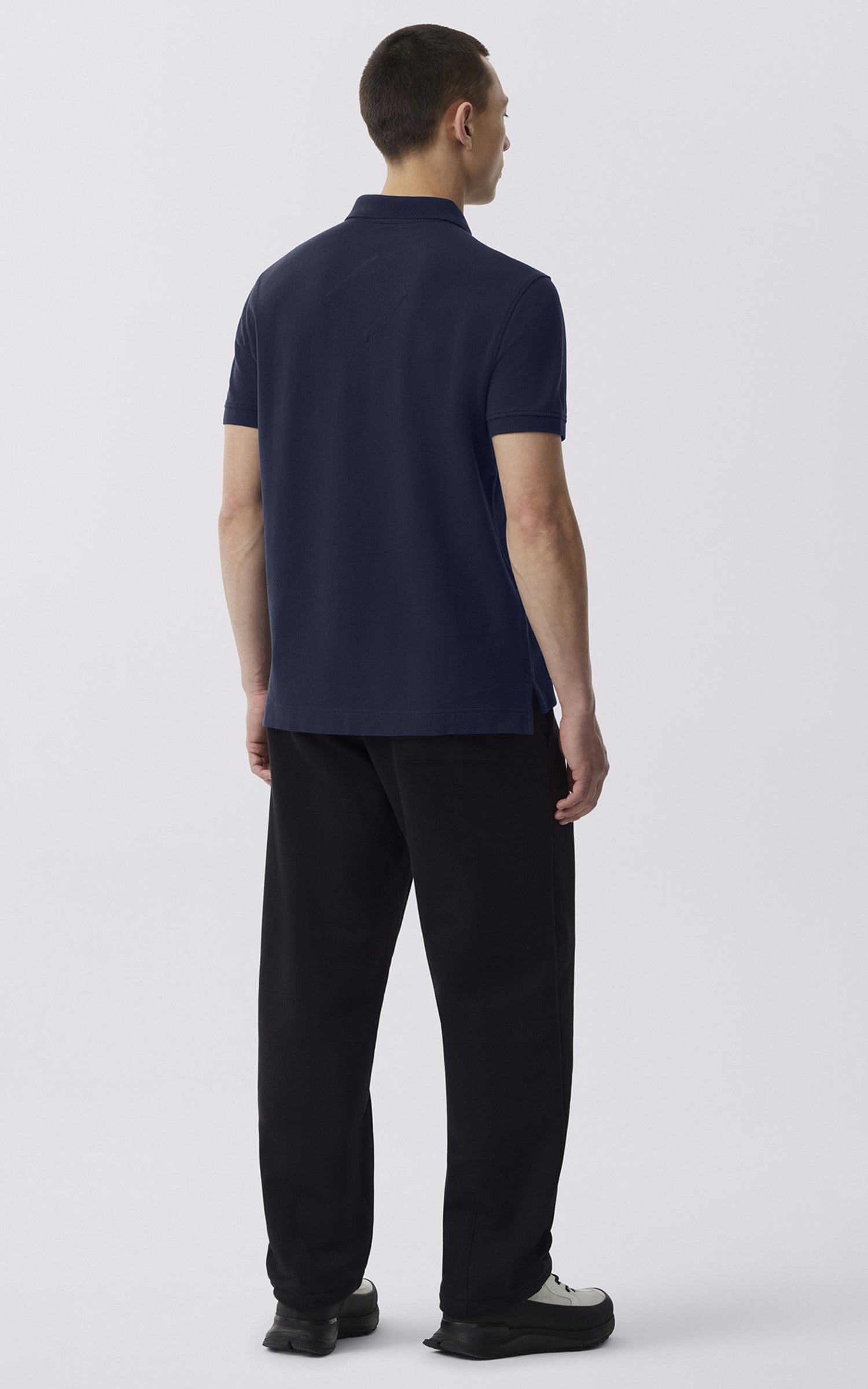A "BECKLEY 1600M" Bleu Canada Goose Polo Homme interior photo