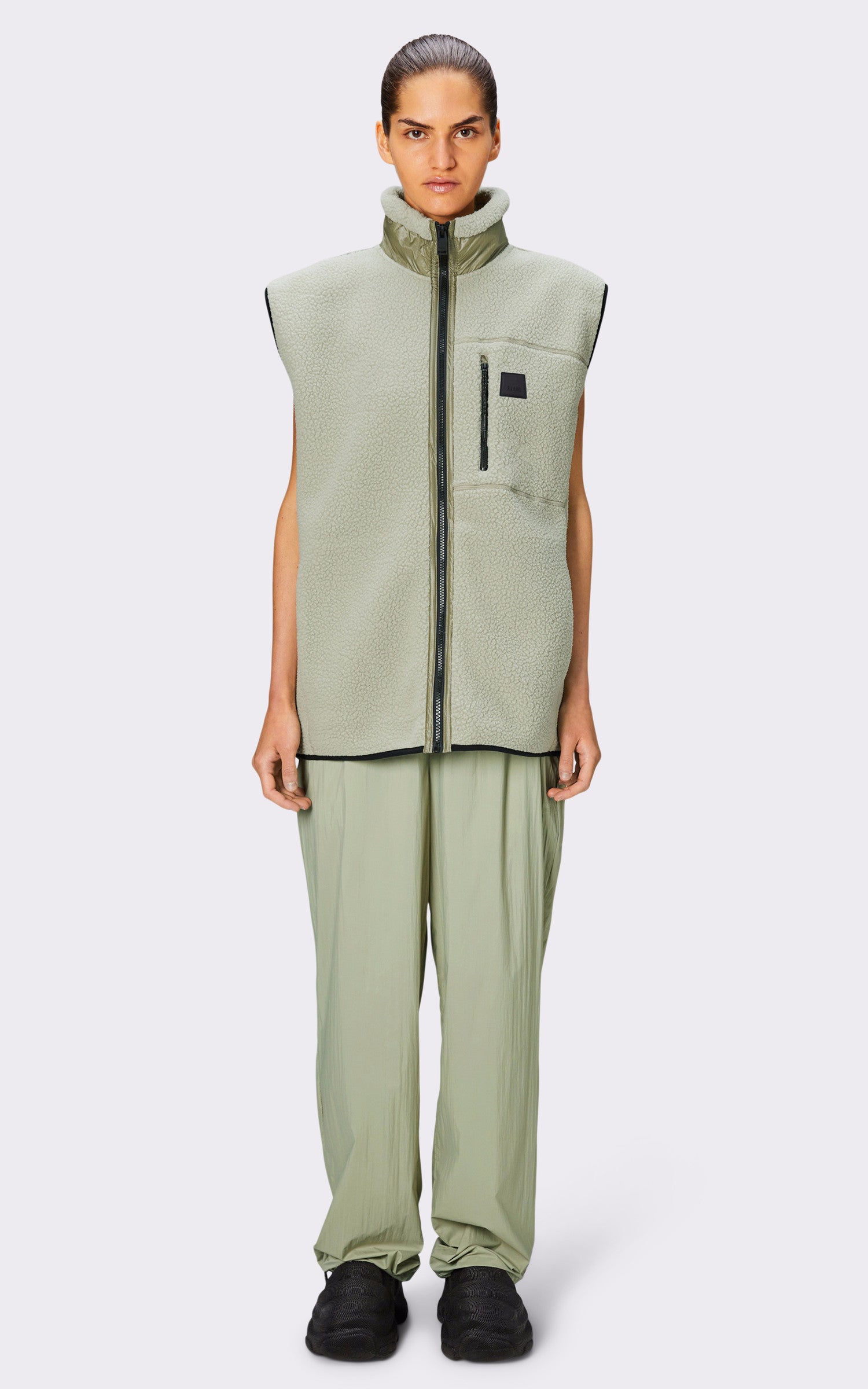 A "19100 YERMO" Vert Rains Gilet Mixte closed photo