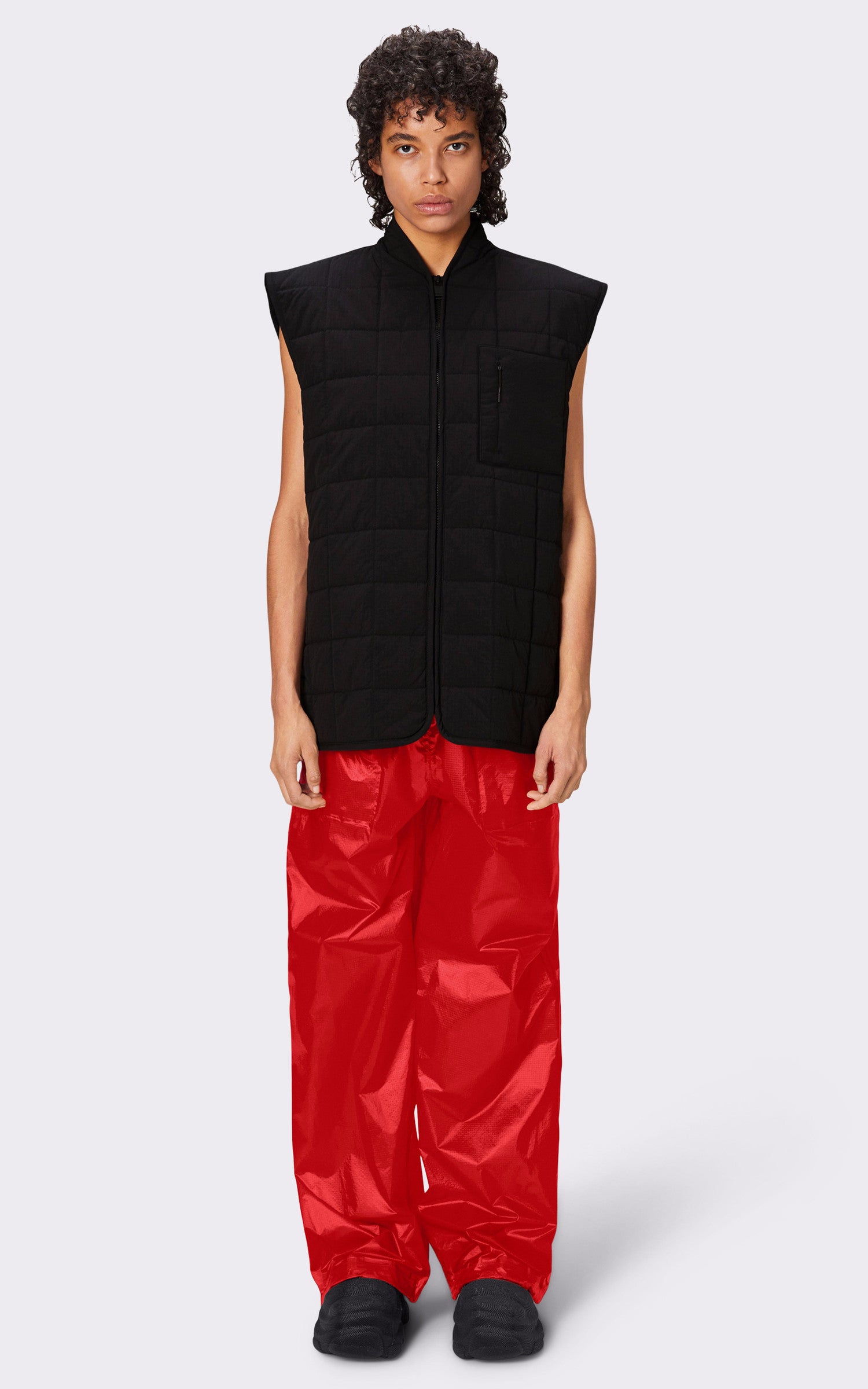 A "19410 GIRON" Noir Rains Gilet Mixte closed photo