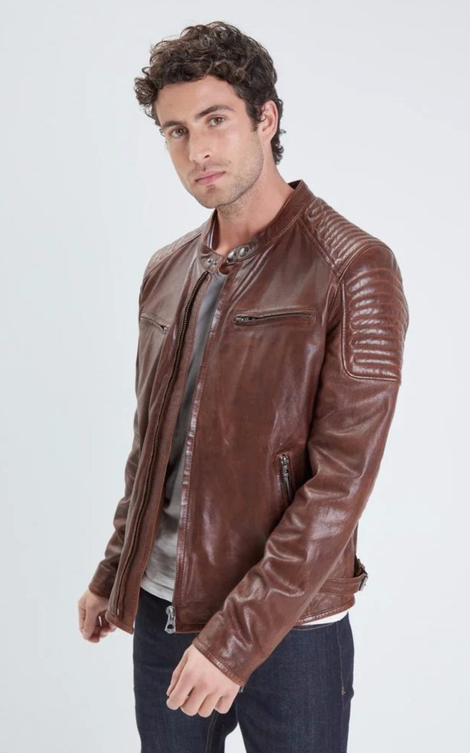 A "STIRLING 101700" Marron Daytona 73 Blouson Homme closed photo