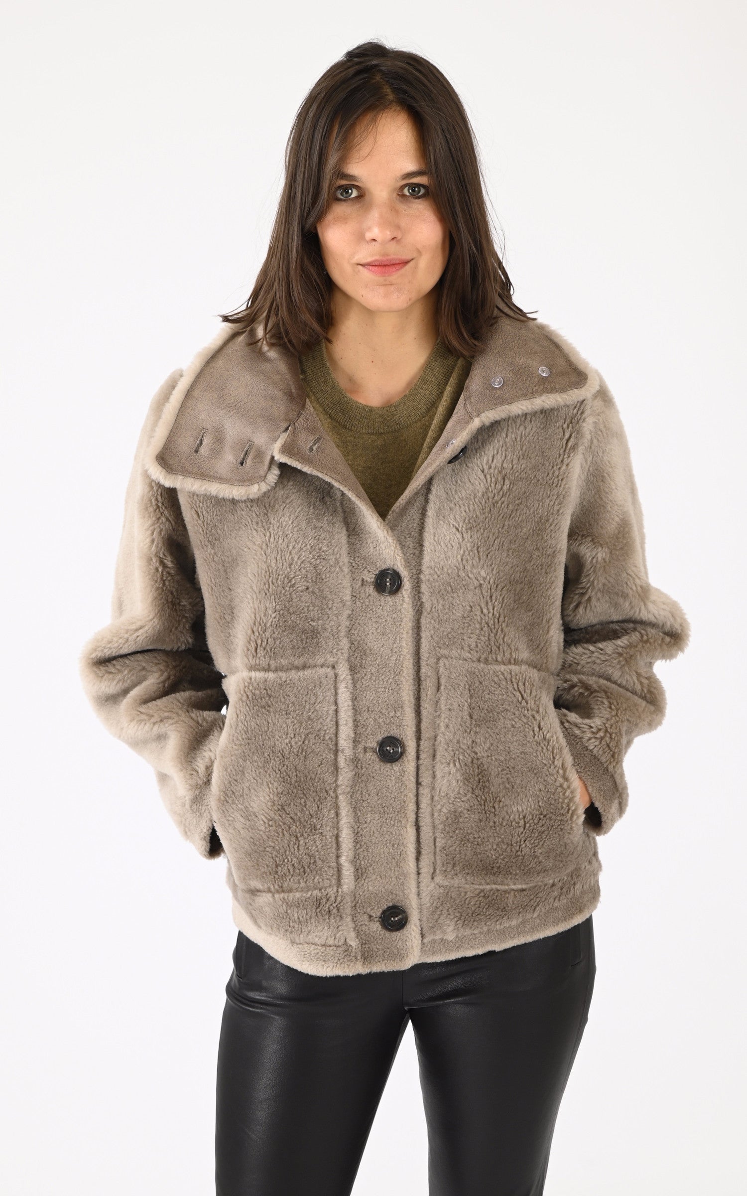A "ASSIETTA 64883" Taupe Oakwood Veste Femme closed photo