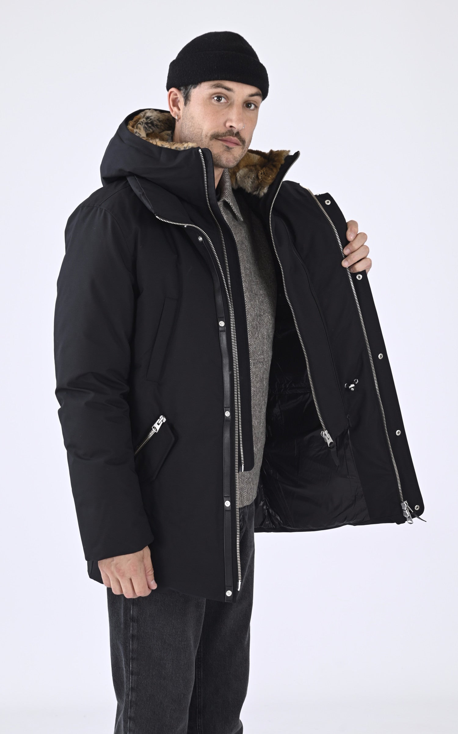 A "EDWARD-F" Noir Mackage Ves Doudoune Homme interior photo