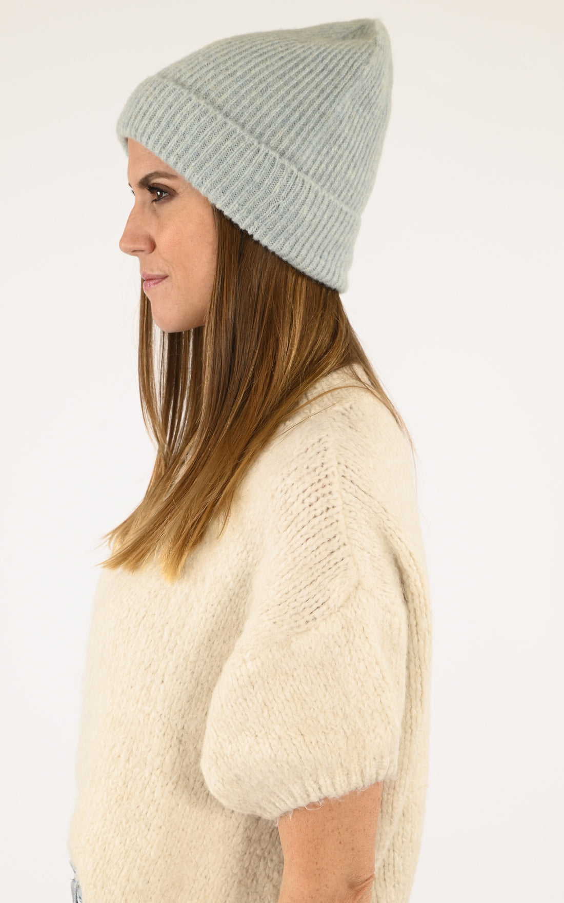 A "428/145" Bleu Lea Clement Bonnet Femme opened photo