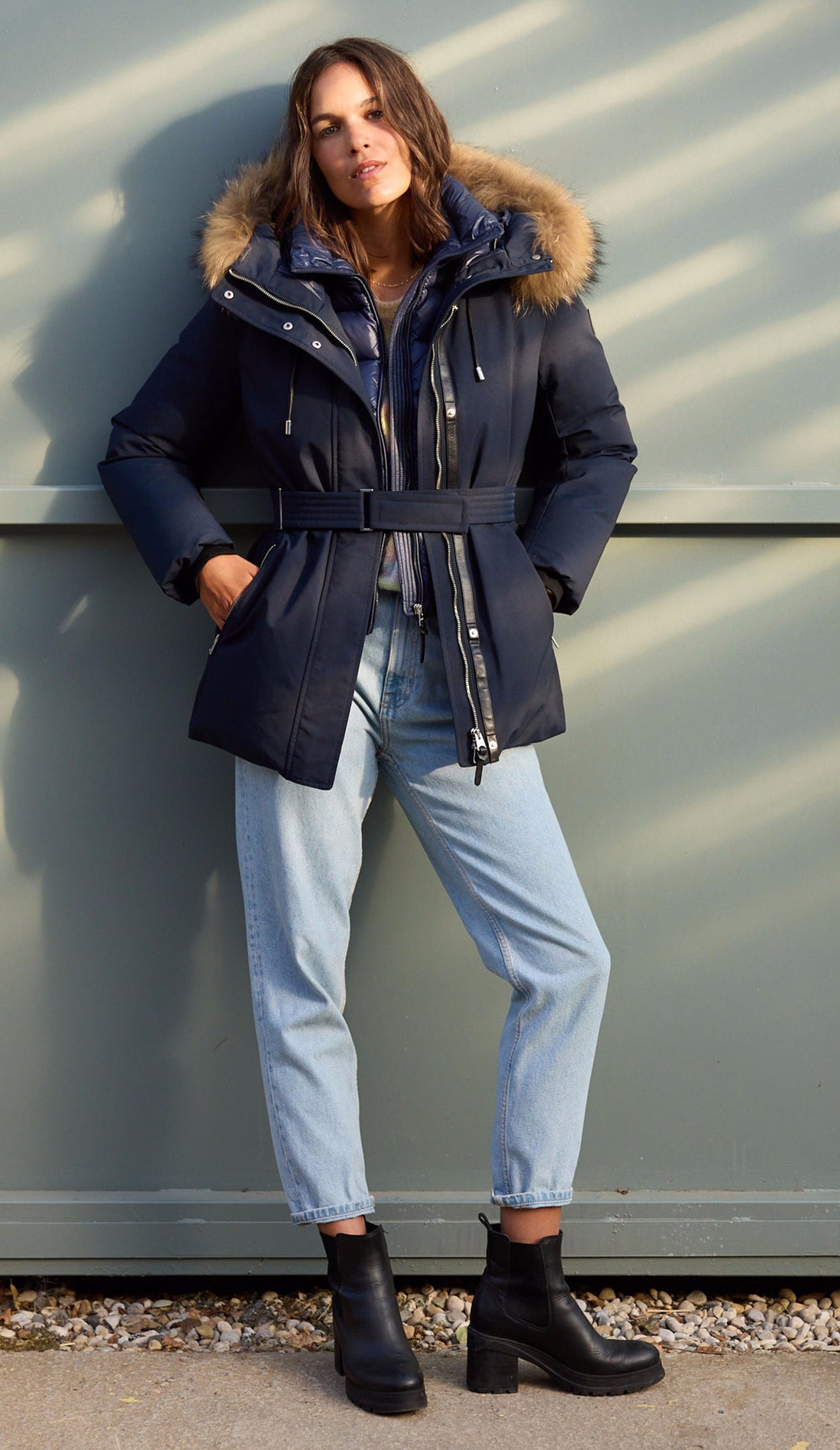A "JENI-FZ" Bleu Marine Mackage Ves Doudoune Femme opened photo