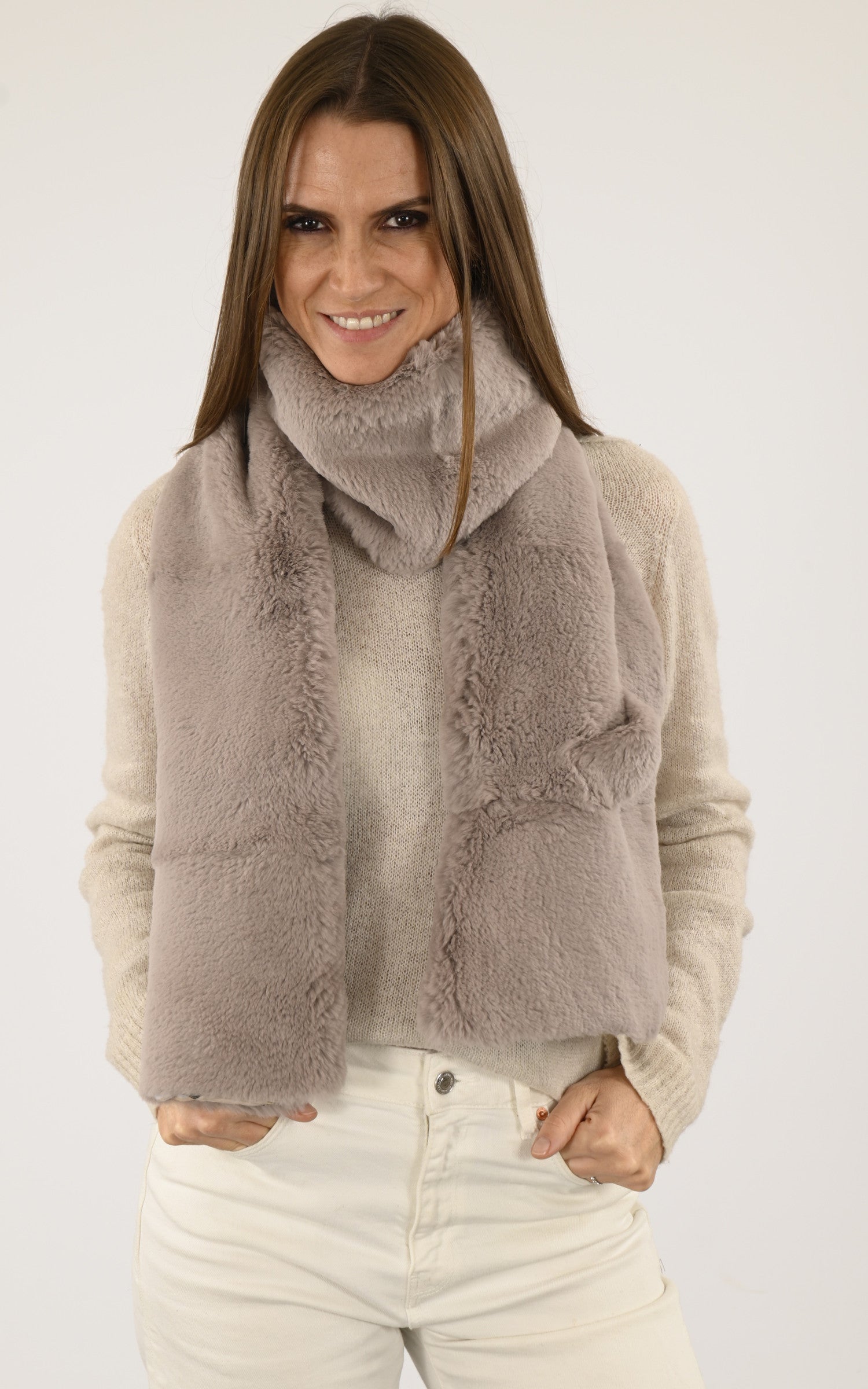 A "120/97" Beige Lea Clement Echarpe Femme opened photo