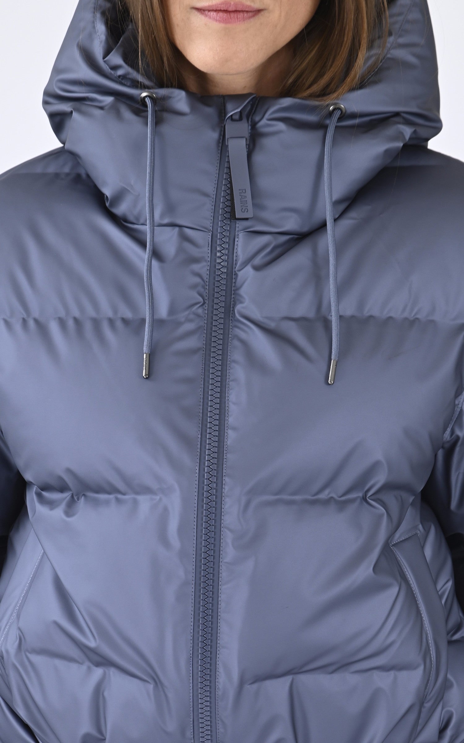A "15150 ALTA PUFFER JACKET" Bleu Rains 3/4 Doudoune Mixte details photo