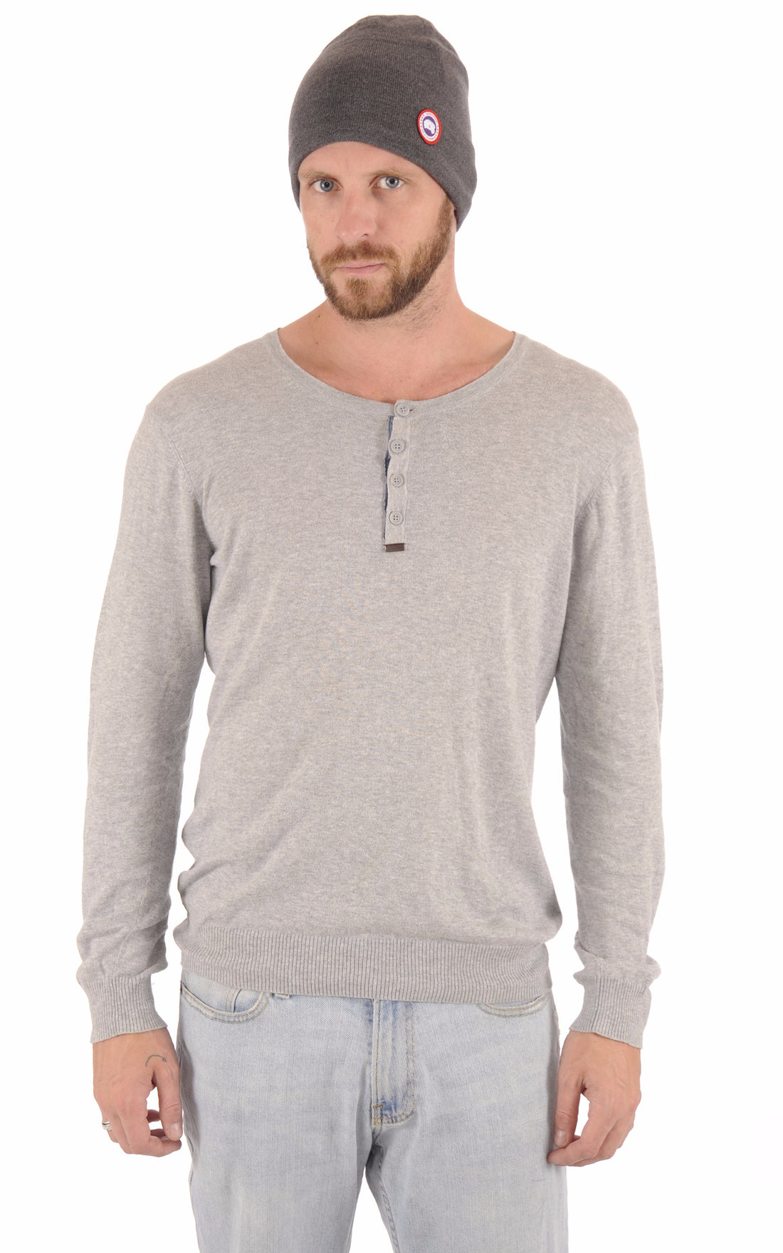 A "STANDARD TOQUE 5116M" Iron Grey Canada Goose Bonnet Homme interior photo