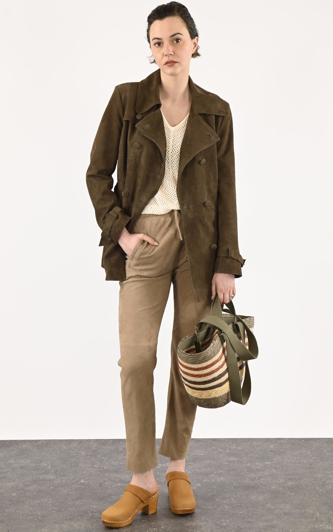 A "ELLA GRIFFES FF" Tabac La Canadienne Trench Femme closed photo