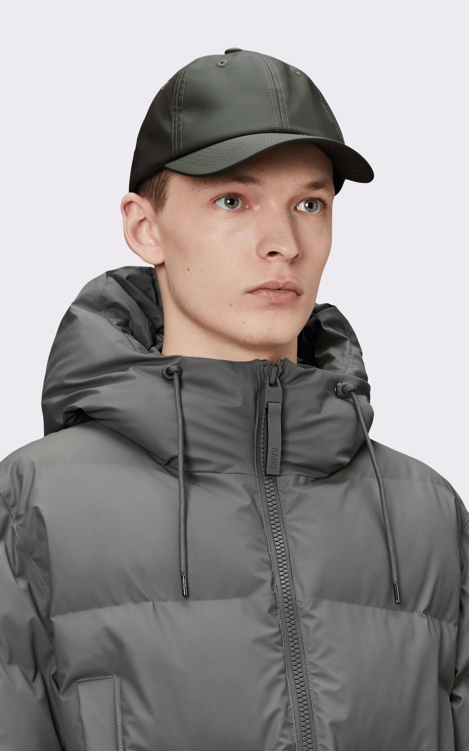 A "13600 CASQUETTE" Vert Rains Casquette Mixte opened photo
