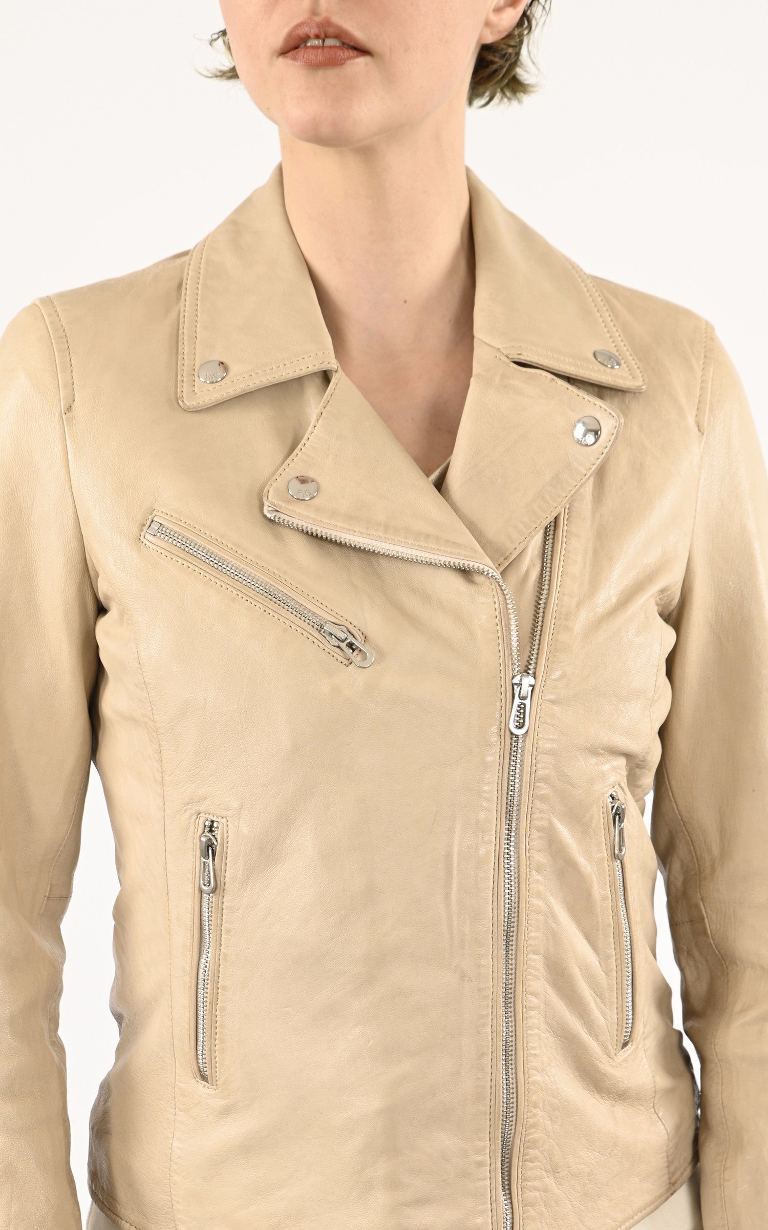 A "OLYMPE 101964" Ecru Rose Garden Blouson Femme details photo