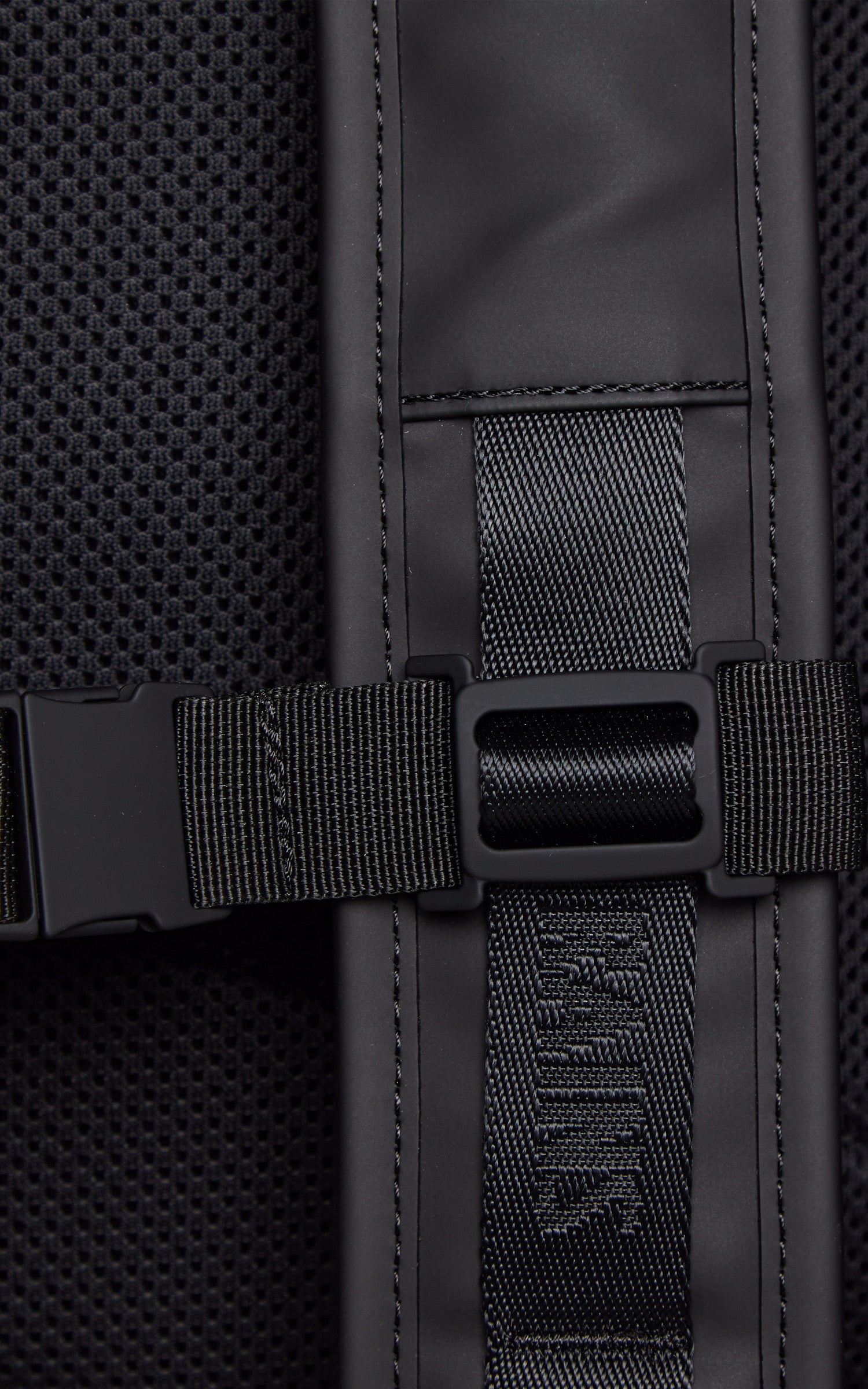 A "14340 TRAIL MOUNTAINEER" Noir Rains Sac Mixte details photo
