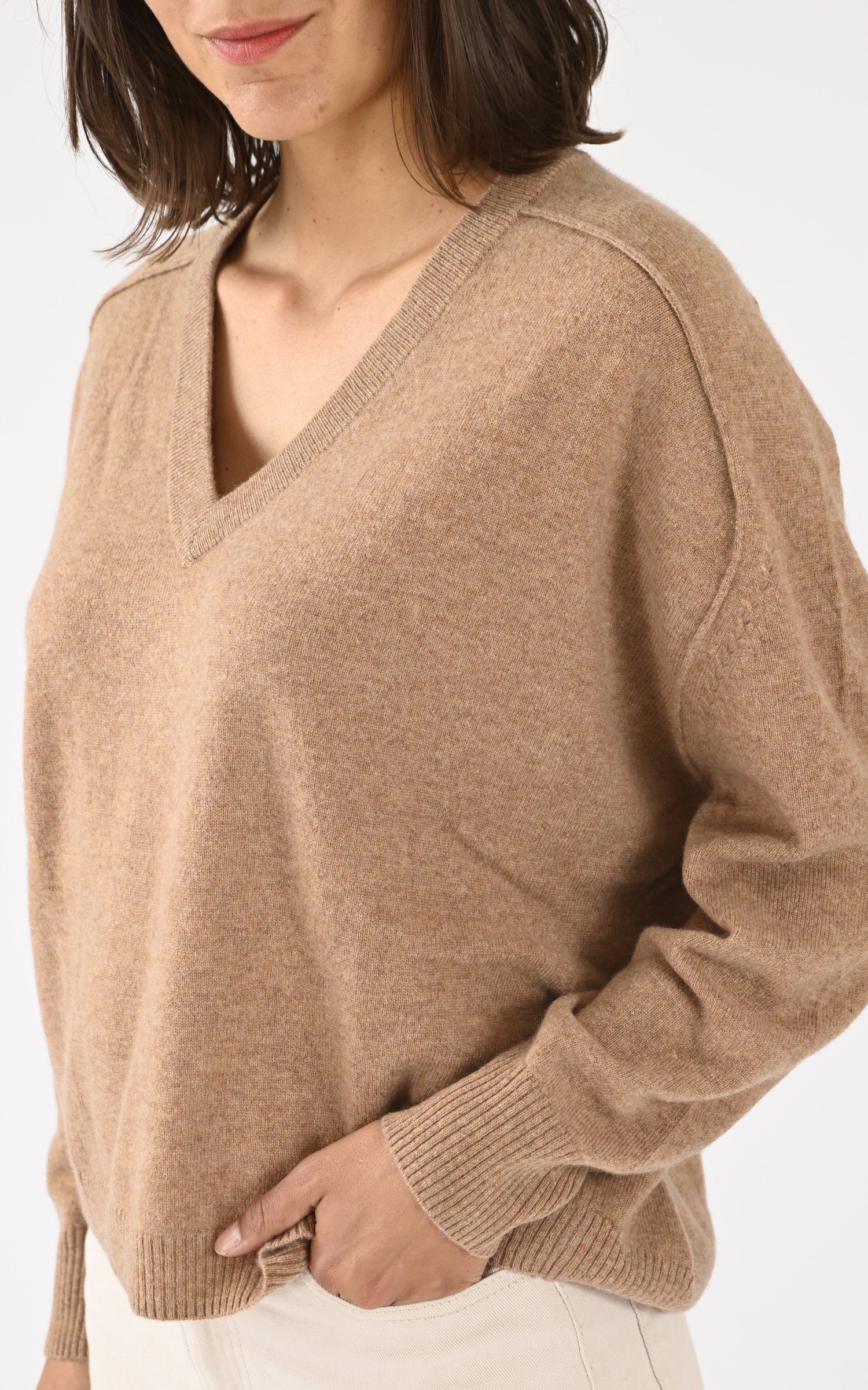 A "LUCIEN 4501045C" Camel Notshy Pull Femme interior photo