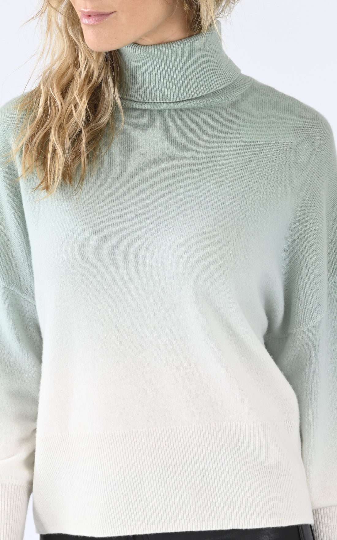 A "MYPRINCESS" Vert Les Tricots de Léa Pull Femme closed photo