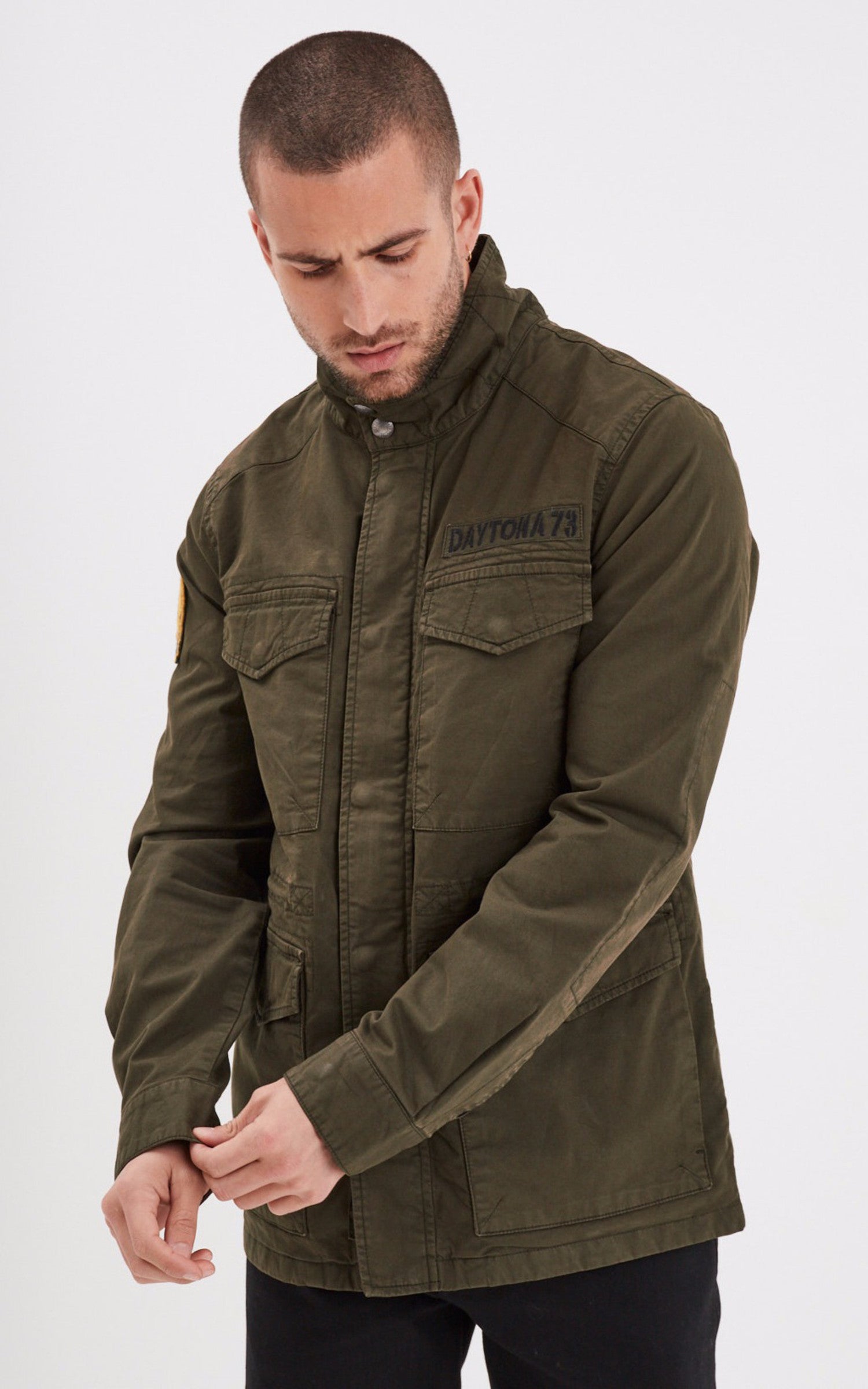 A "XERXES 103482" Kaki Daytona 73 Veste Homme opened photo