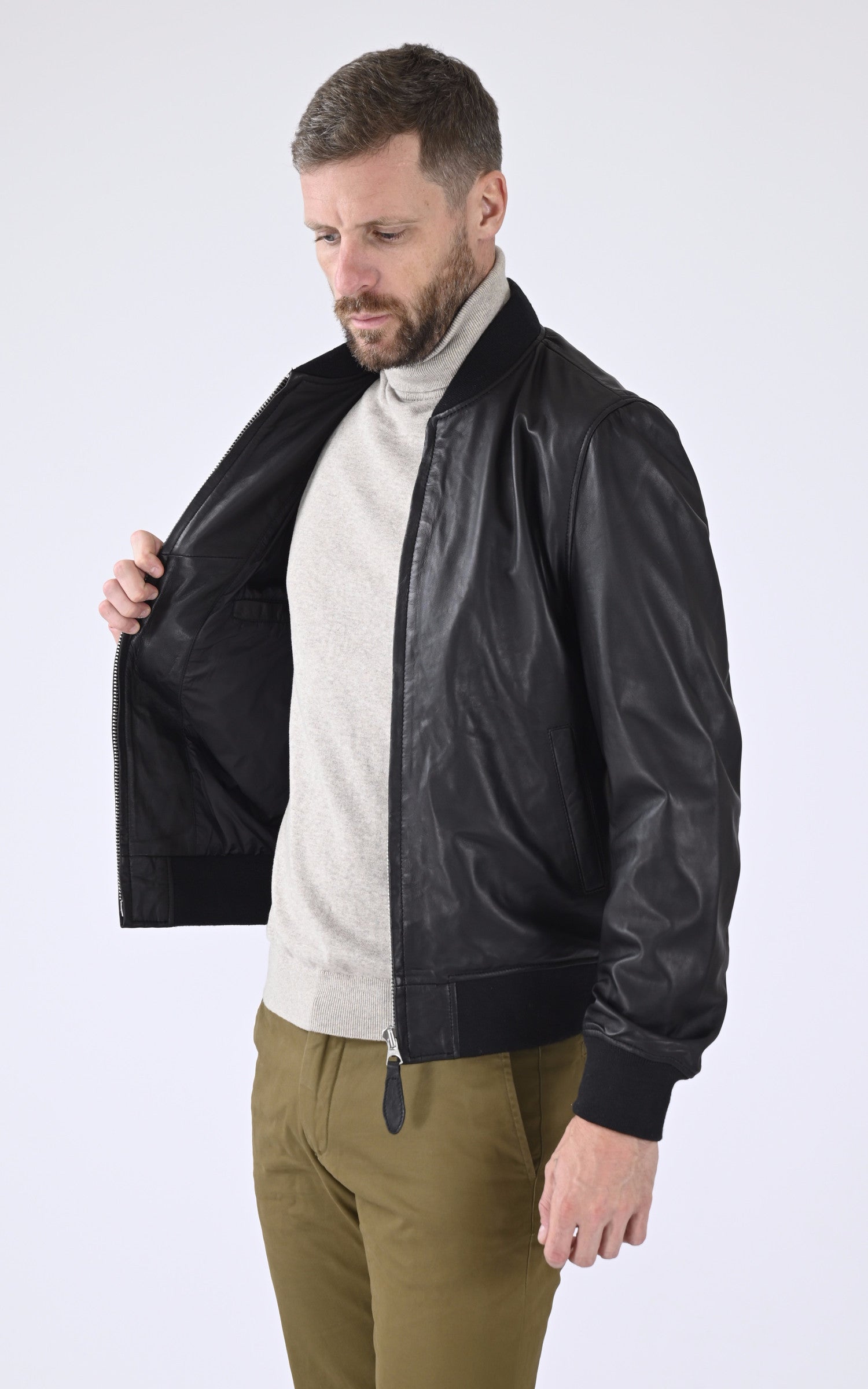 A "LC 300 LAMB" Noir Schott Teddy Homme interior photo