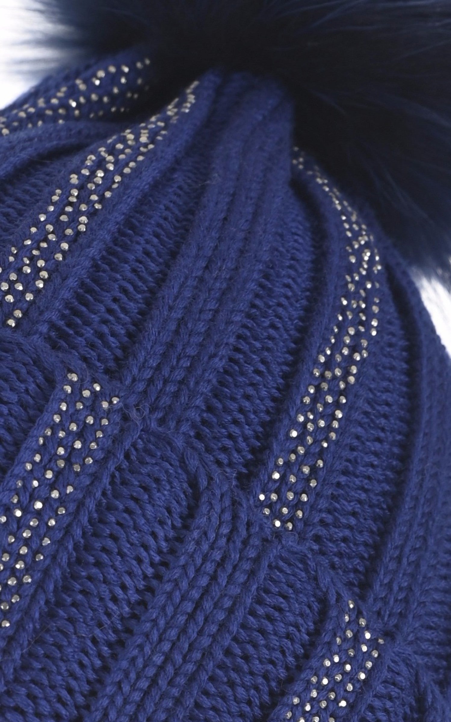 A "10729H" Bleu La Canadienne Bonnet Femme interior photo