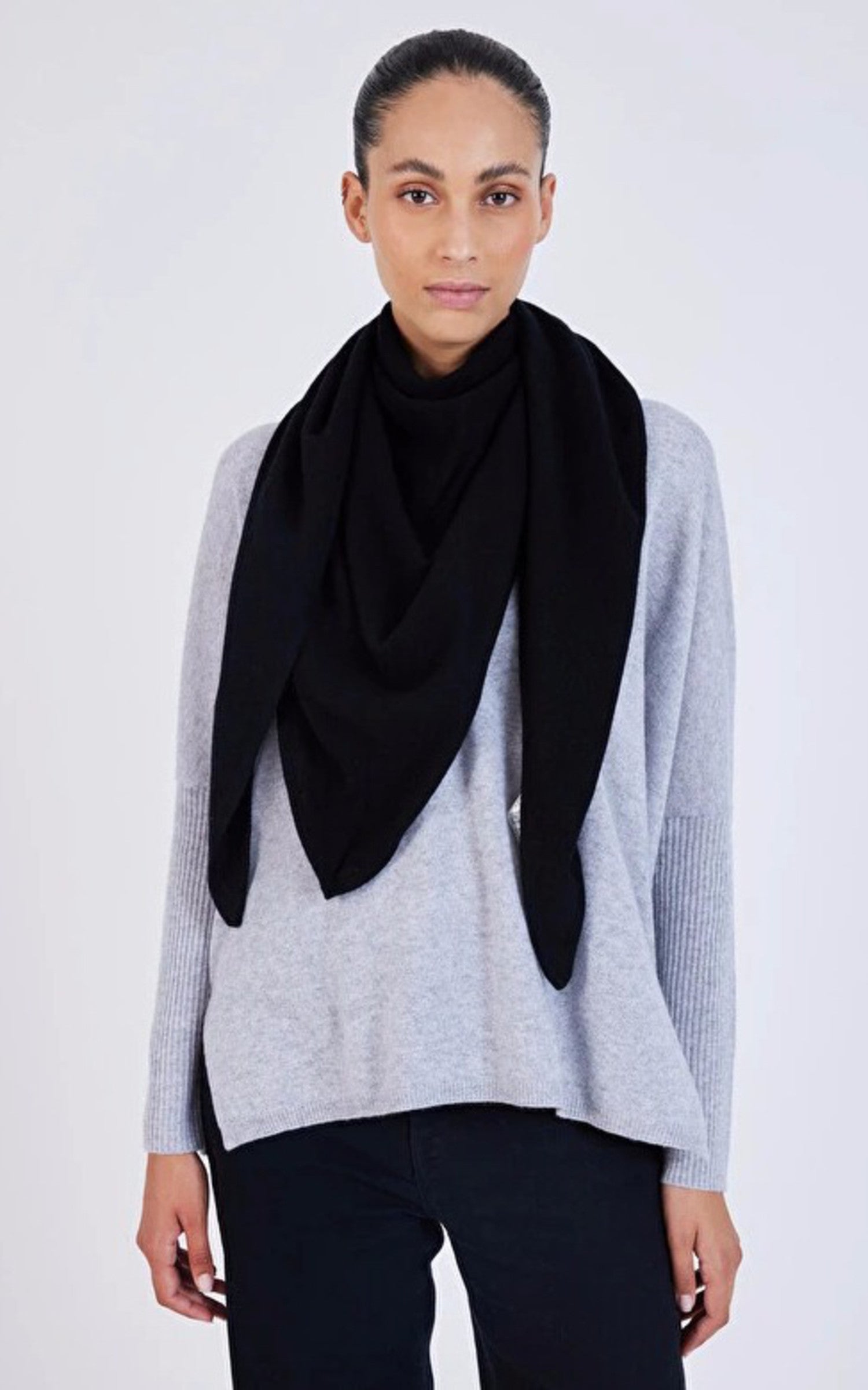 A "ELEONORE 4601033C" Noir Notshy Echarpe Femme opened photo 2