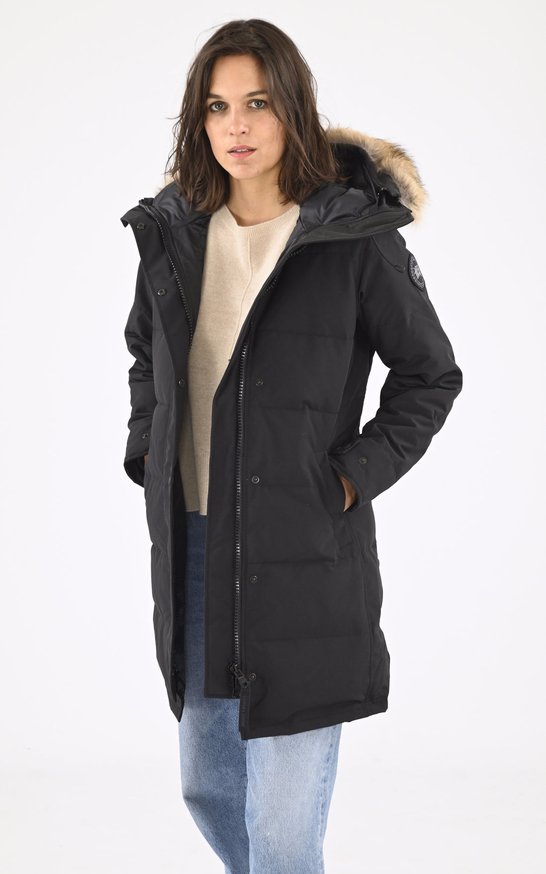 A "SHELBURNE 3802LB" Noir Canada Goose 3/4 Doudoune Femme closed photo
