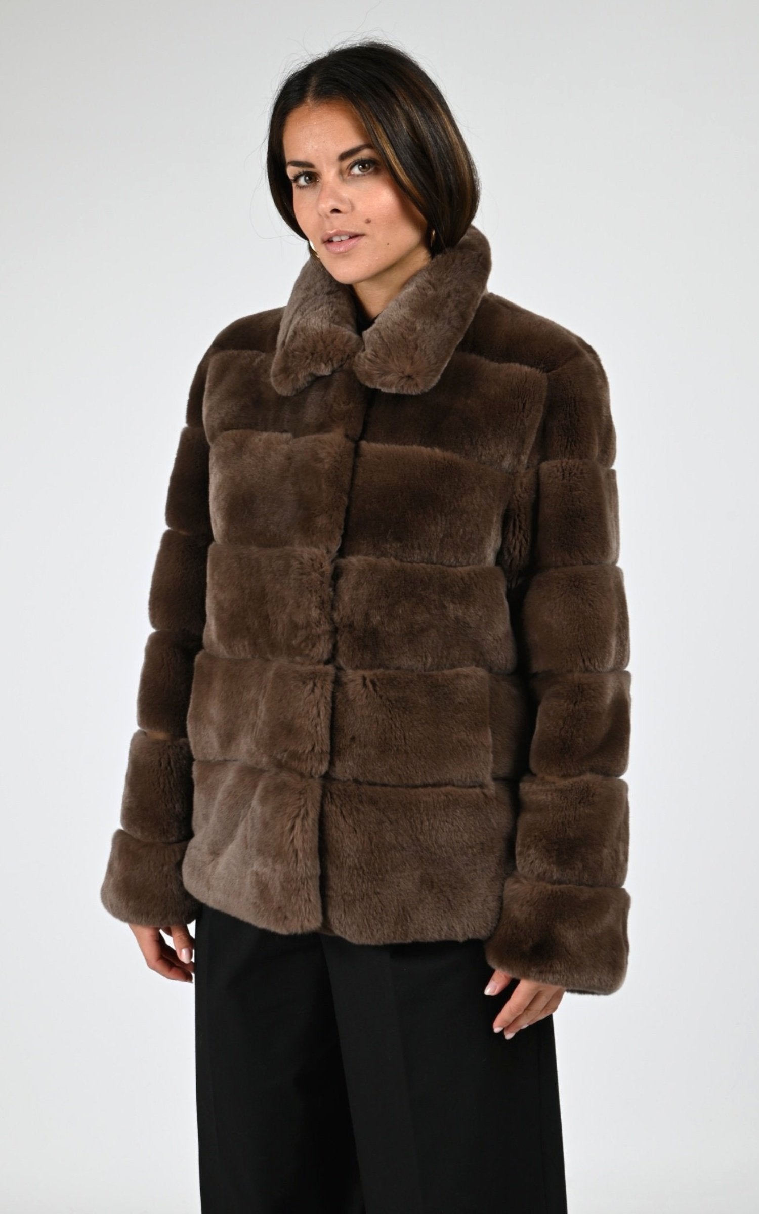 3/4 Fourrure Femme Levinsky, modèle Hanon 65 de couleur caffe latte 24