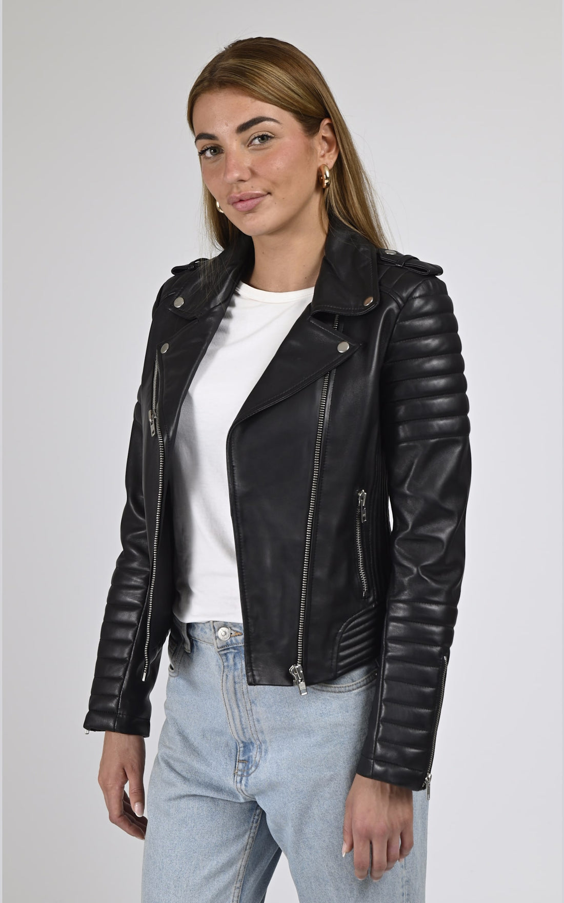 Blouson Cuir Femme Serge pariente, modèle Hypster girl de couleur noir