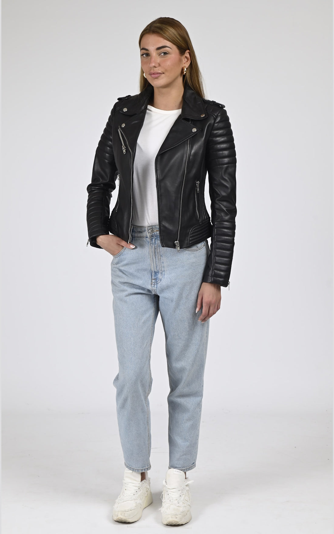 Blouson Cuir Femme Serge pariente, modèle Hypster girl de couleur noir