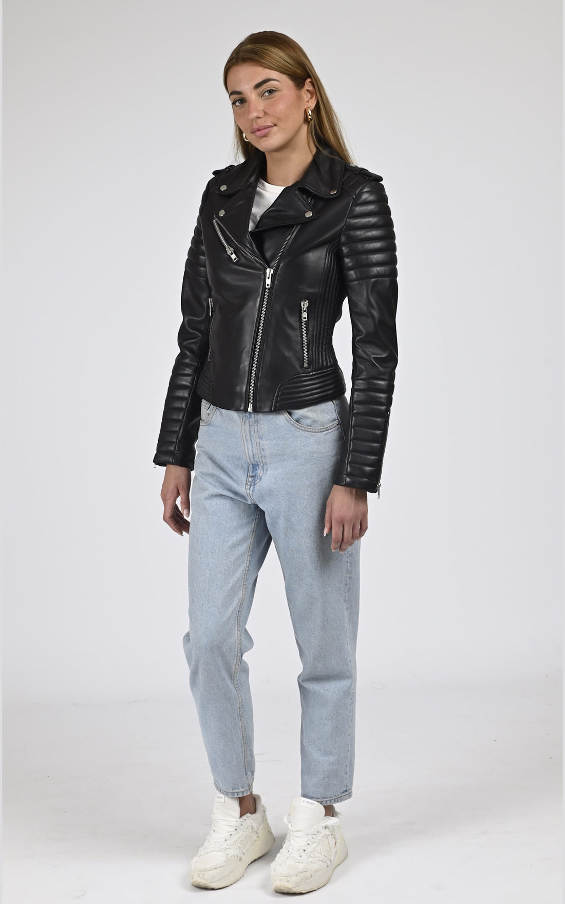 Blouson Cuir Femme Serge pariente, modèle Hypster girl de couleur noir
