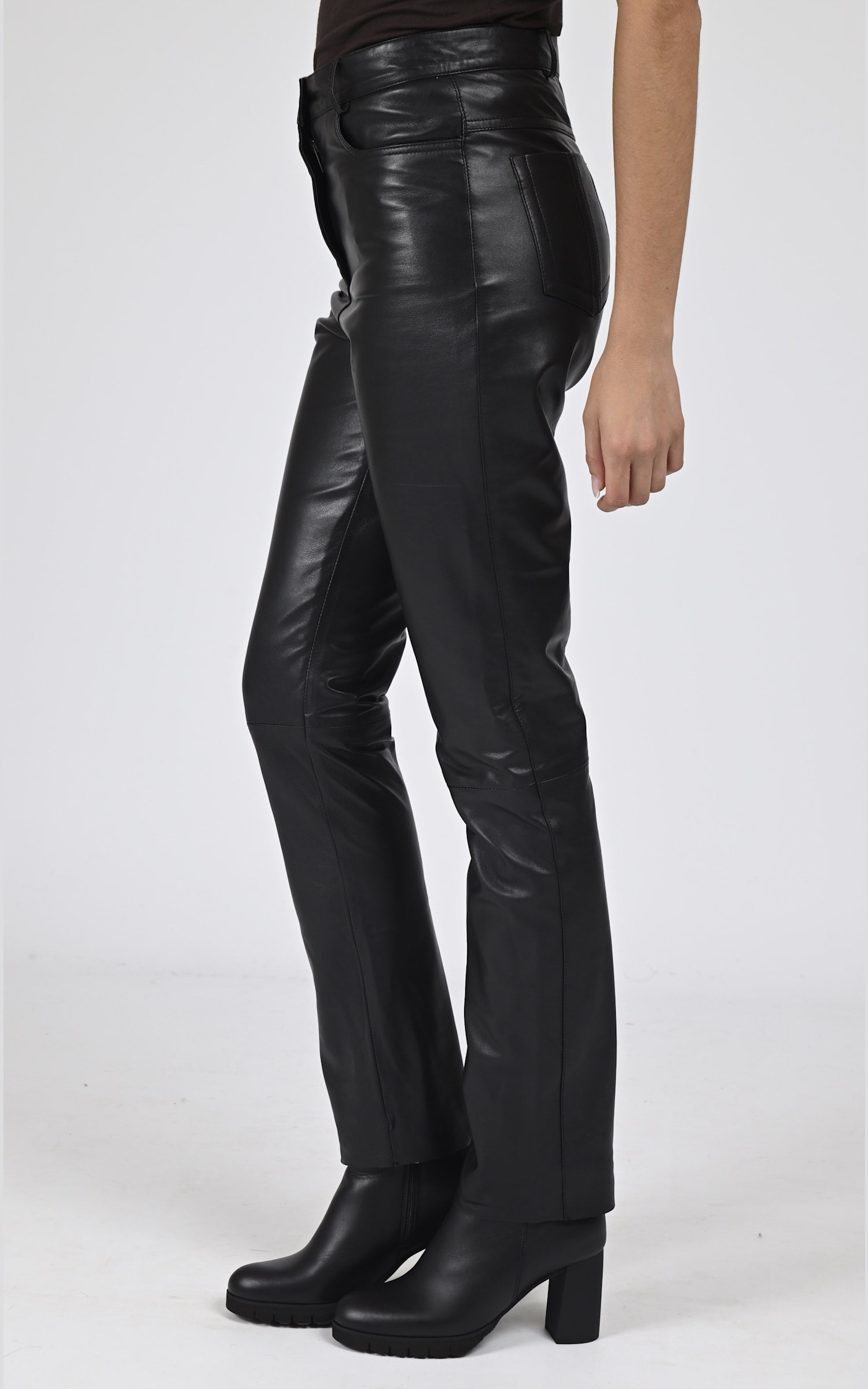 Pantalon Cuir Femme La canadienne, modèle Jean biker de couleur noir