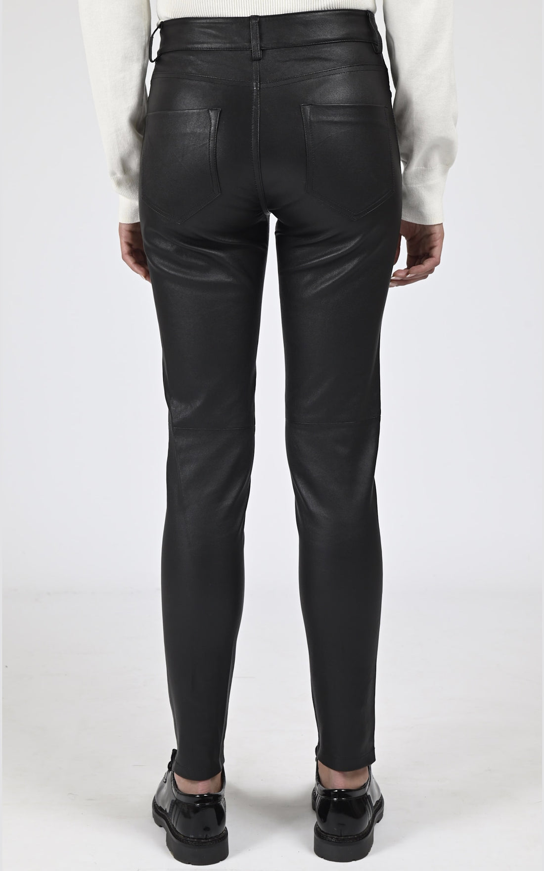 Pantalon Cuir Femme Rose garden, modèle Jiny 102086 de couleur noir