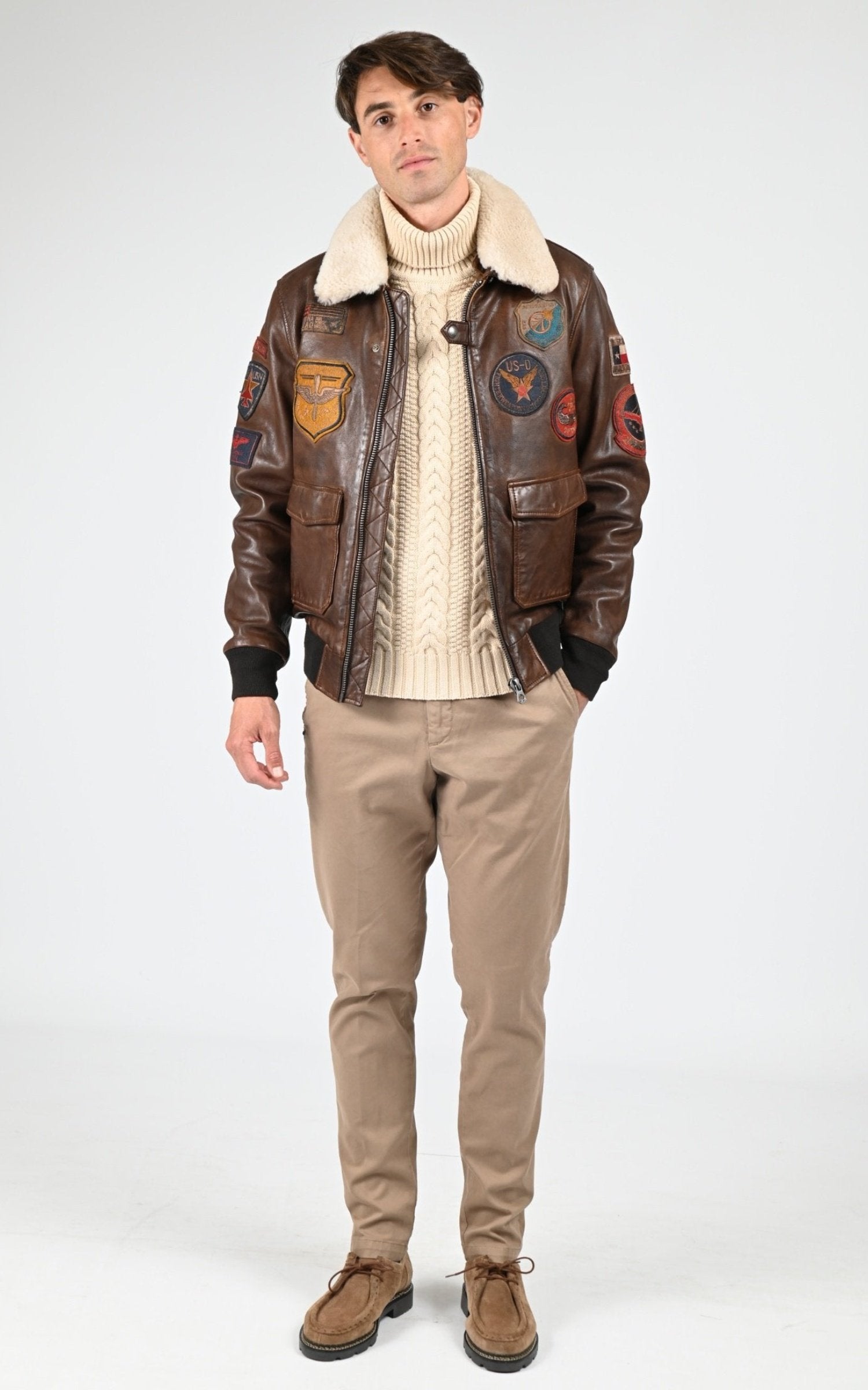 A "MYTHIC 101980" Bison Daytona 73 Pilote Homme back photo