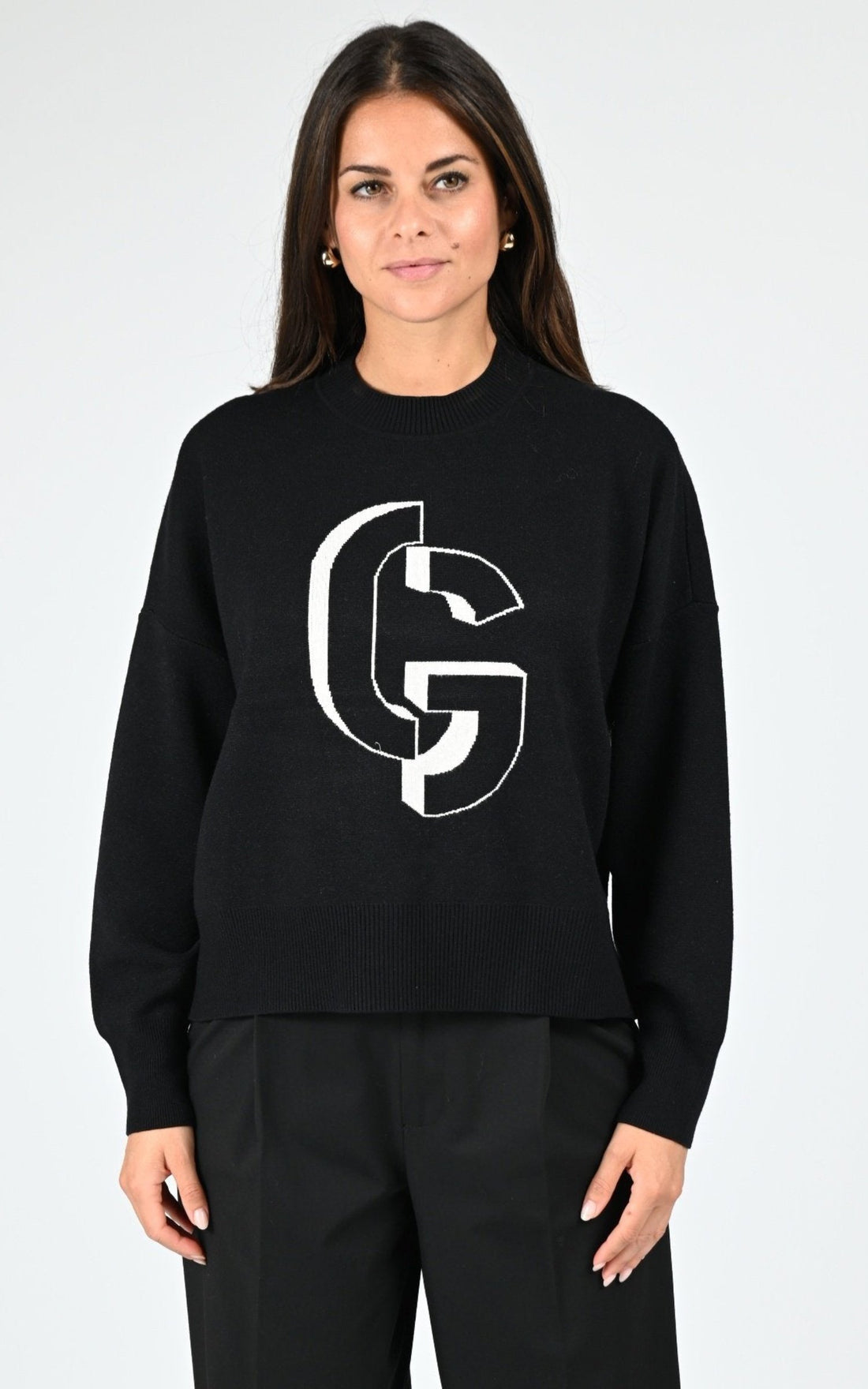 Pull Textile Femme Gertrude, modèle Natalia de couleur black