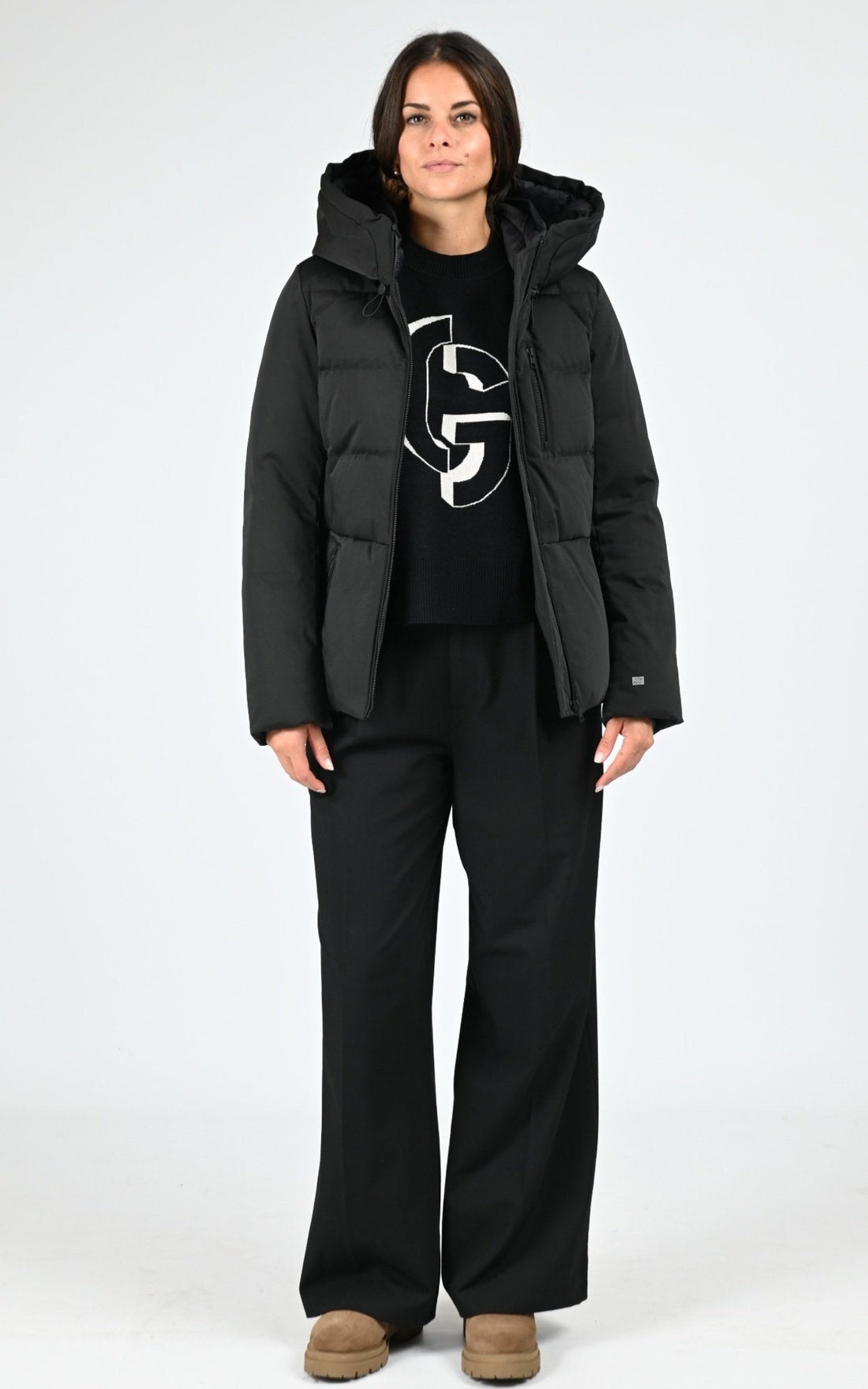 Pull Textile Femme Gertrude, modèle Natalia de couleur black