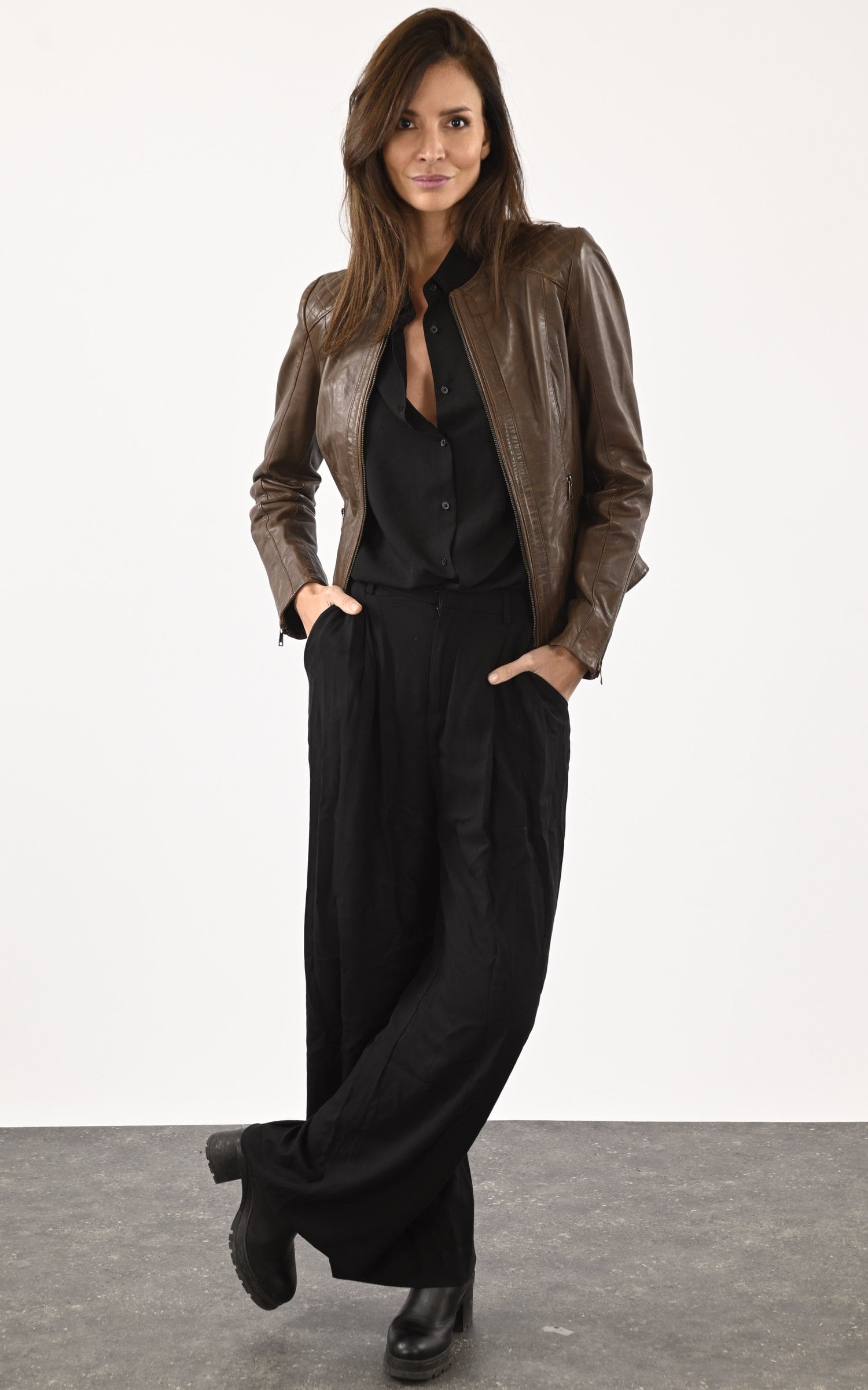 Blouson cuir femme La canadienne, modèle P1413 de couleur Marron - vue ouverte