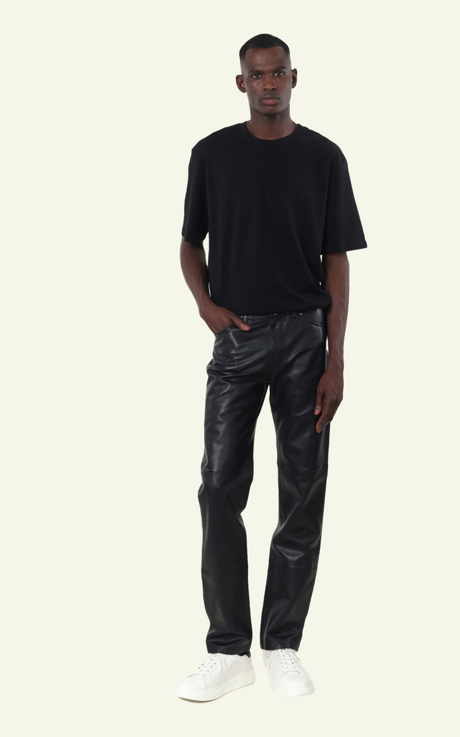 Pantalon ajusté cuir sexy man noir