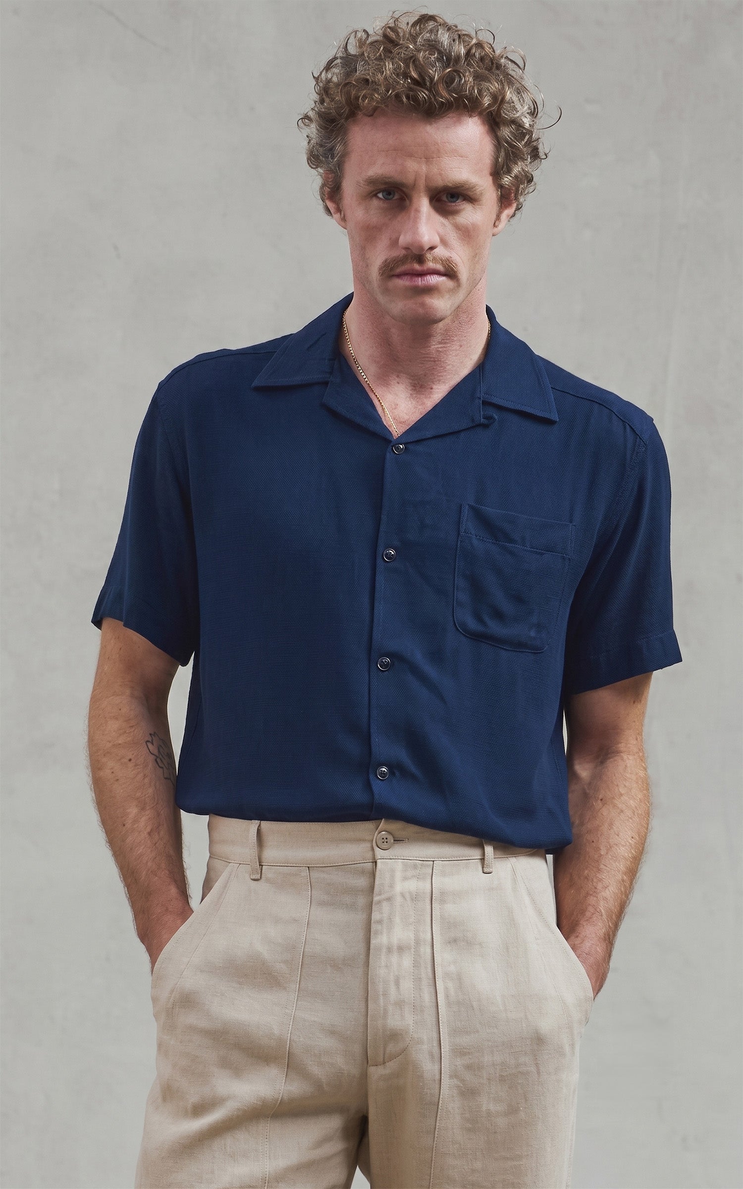 Camisa de manga corta azul marino