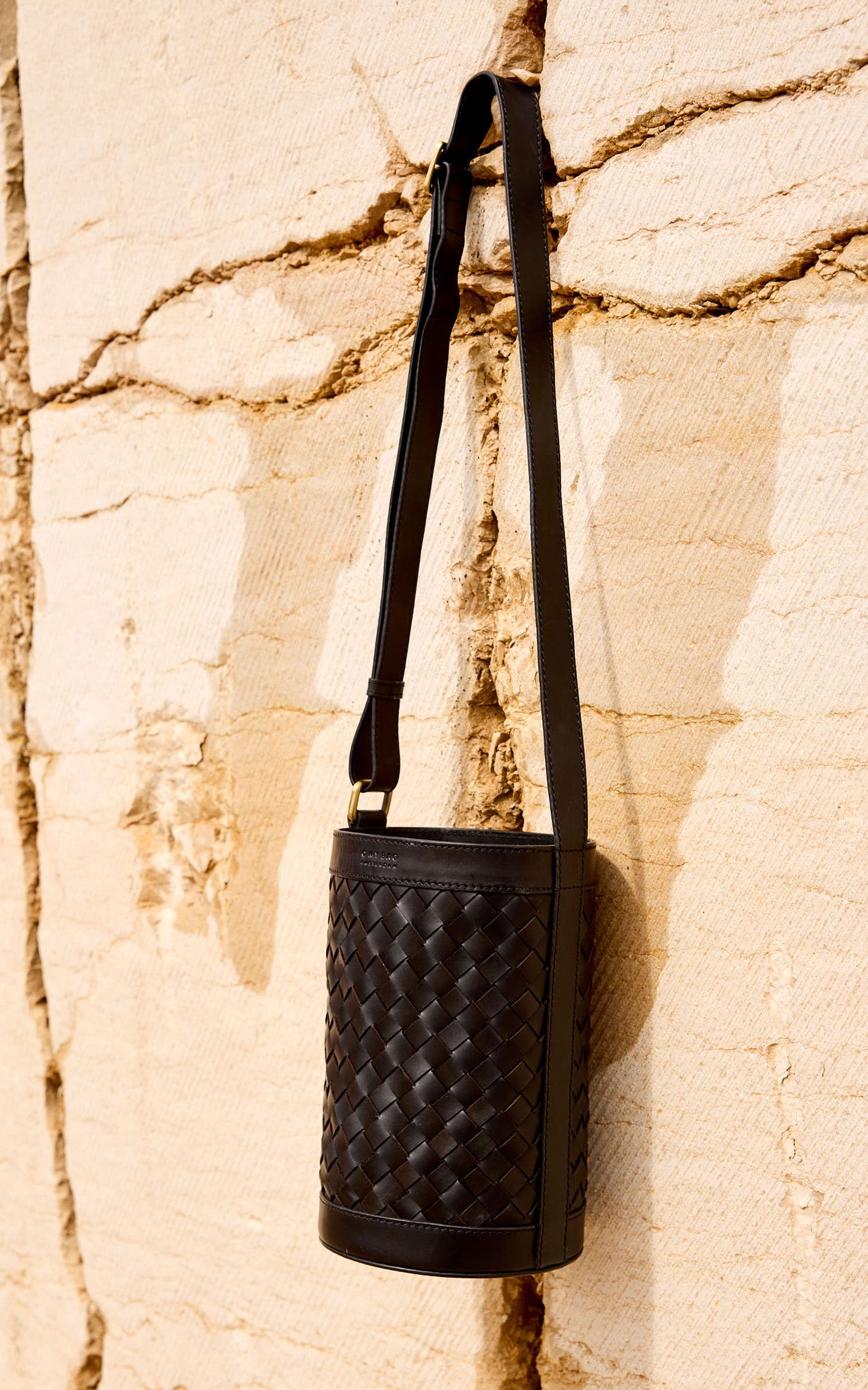 Sac seau cuir tressé noir 4