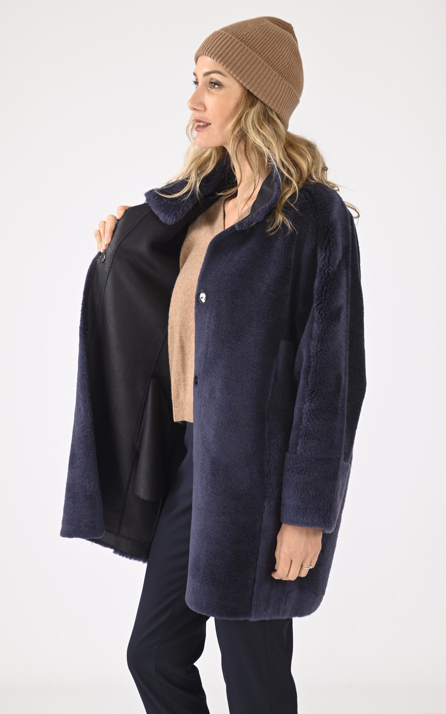 A "THALIA 64544" Bleu Marine Oakwood Veste Femme interior photo