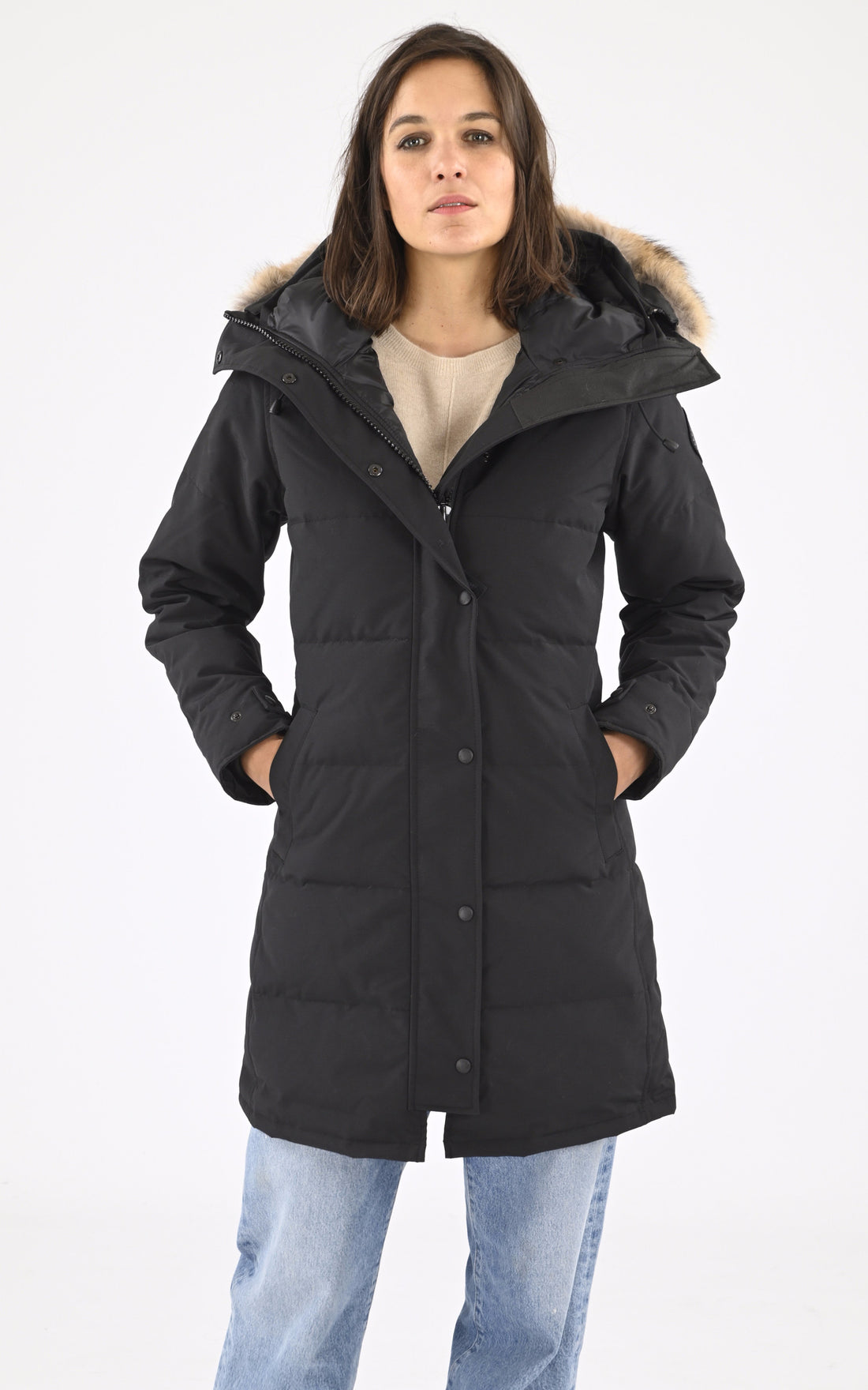 A "SHELBURNE 3802LB" Noir Canada Goose 3/4 Doudoune Femme closed photo