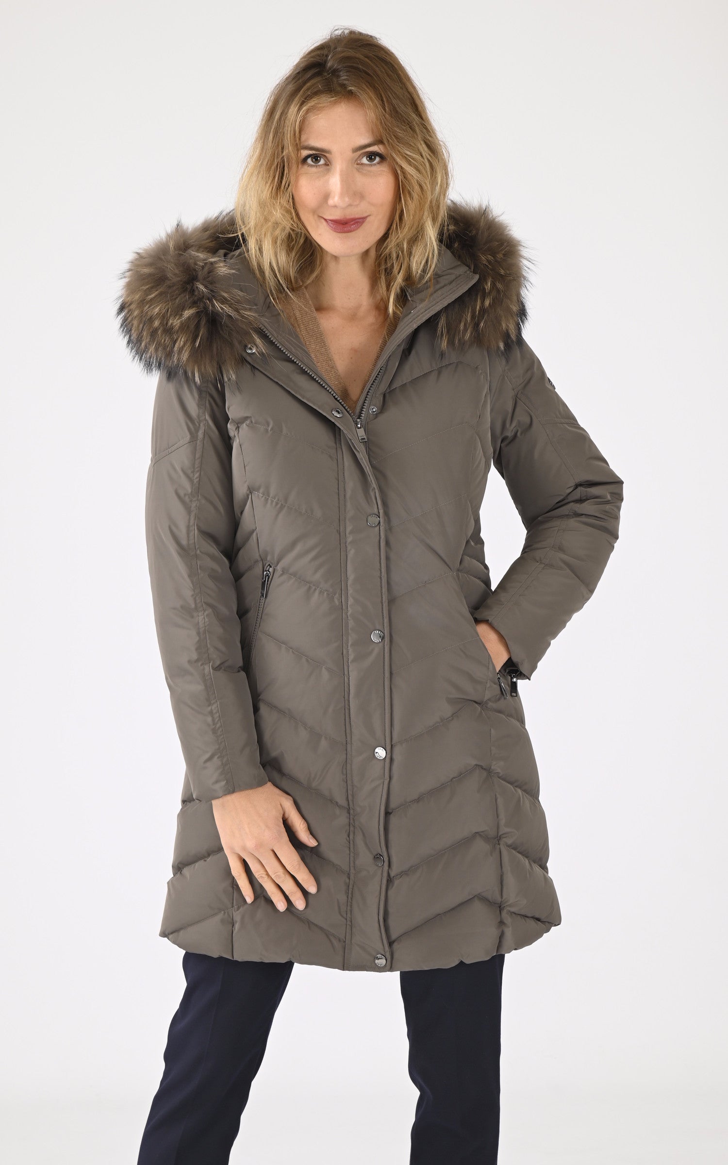 A "JEMMA 11568" Taupe Saki 3/4 Doudoune Femme closed photo