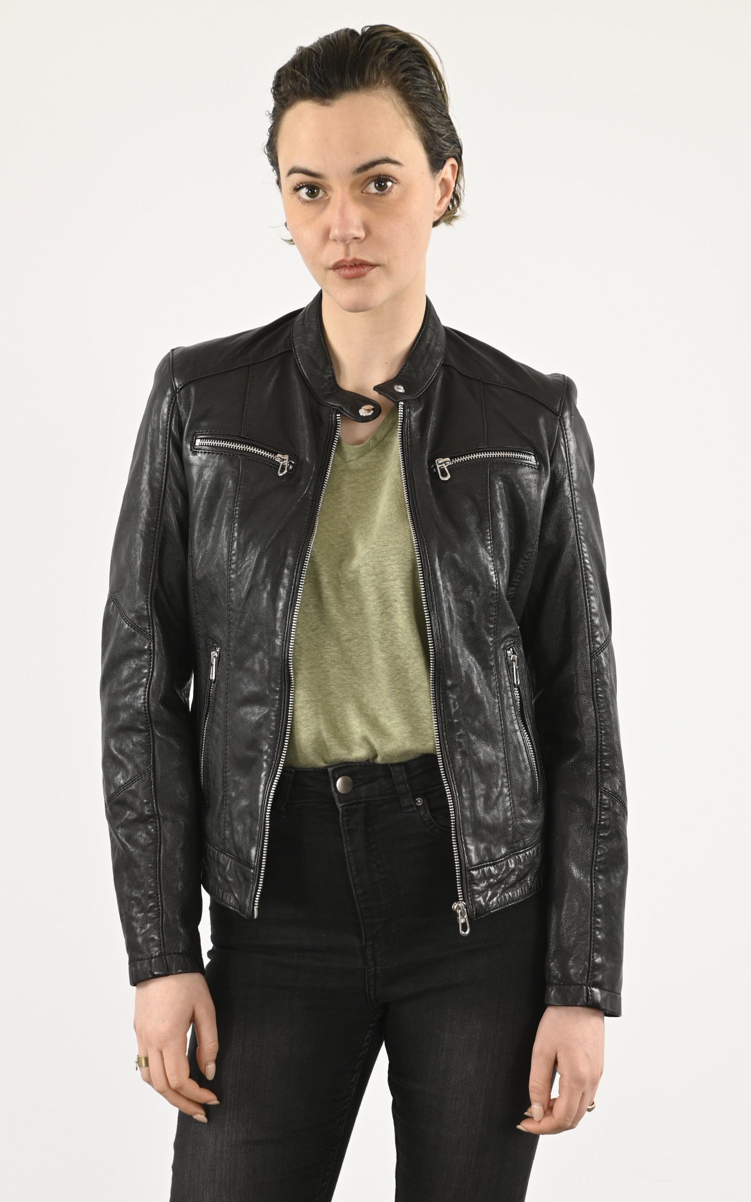 A "JOLYA 102581" Black Rose Garden Blouson Femme opened photo