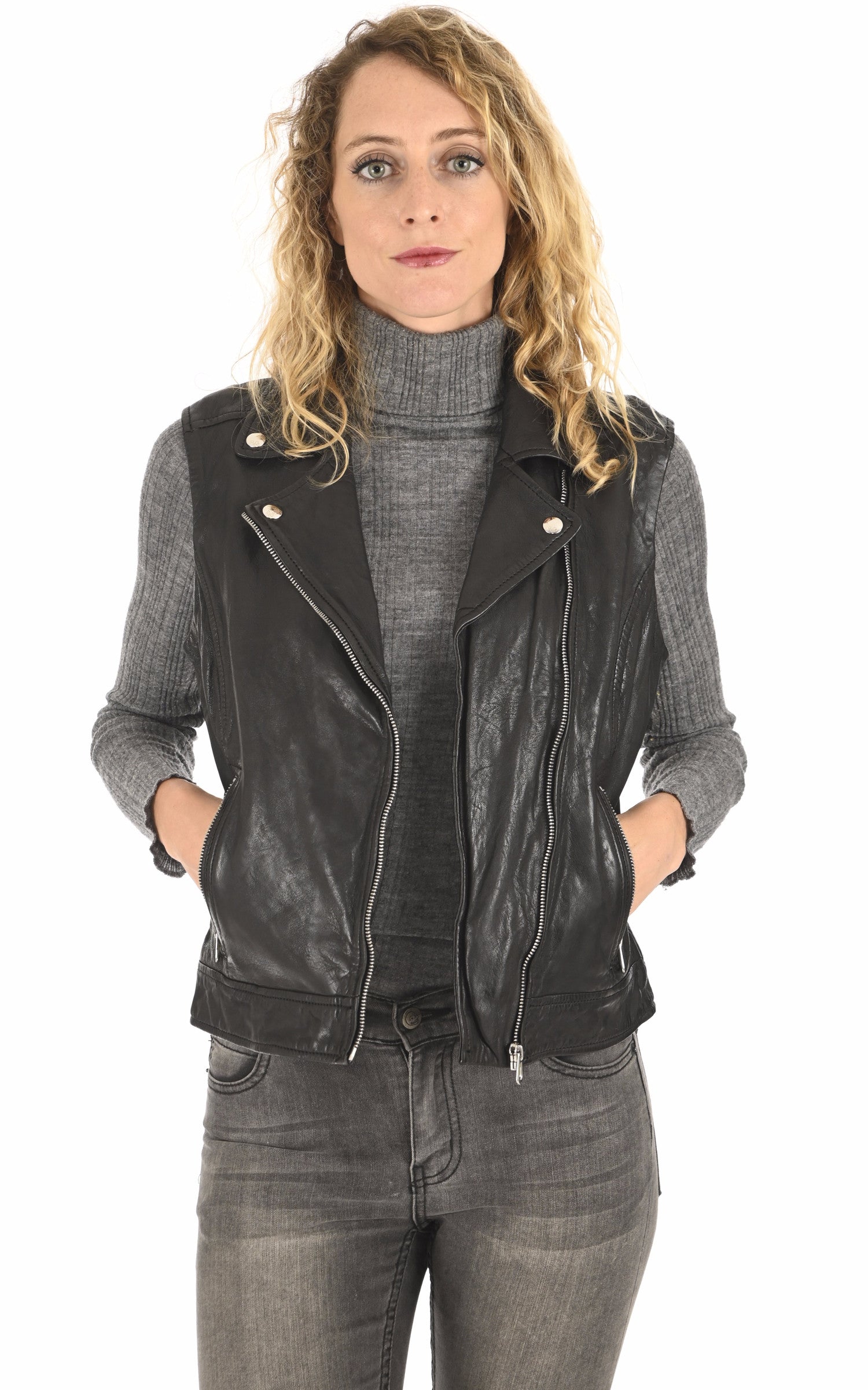 A "SARAH 102338" Noir Rose Garden Gilet Femme opened photo