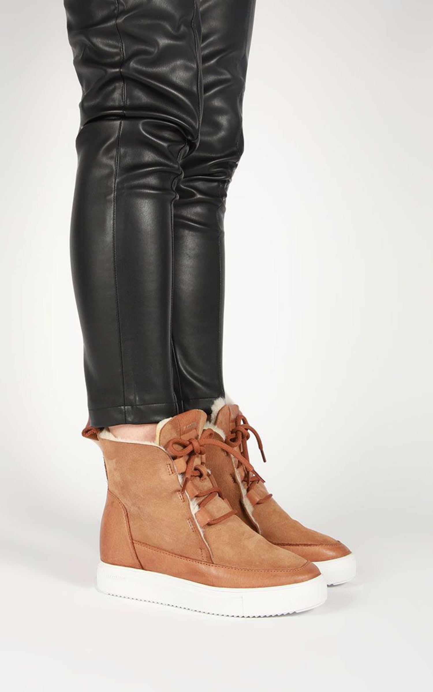 A "YL56 KALLIK" Camel Blackstone Boots Femme opened photo 1