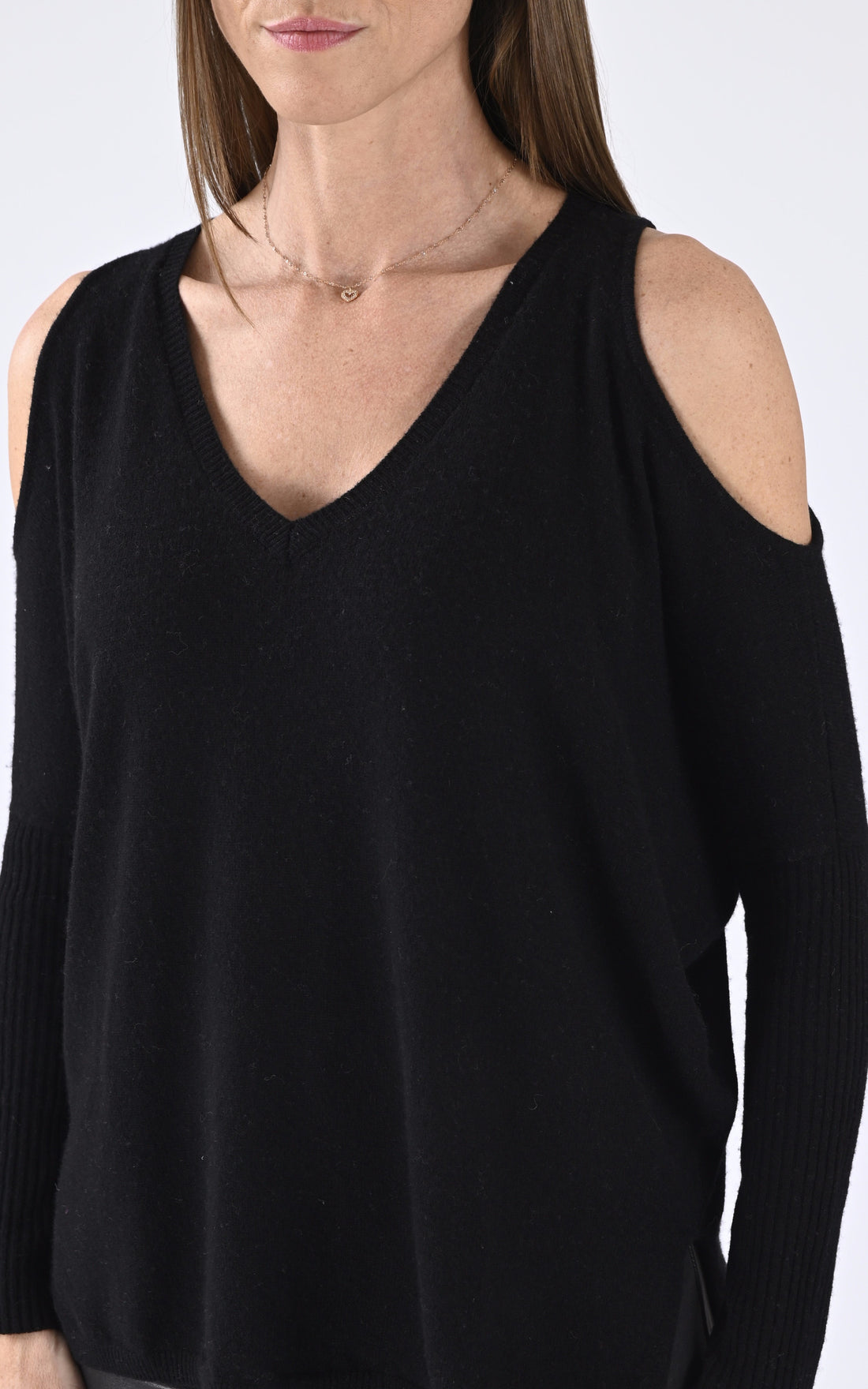 A "TONIA 4404010" Noir Notshy pull_poncho Femme opened photo