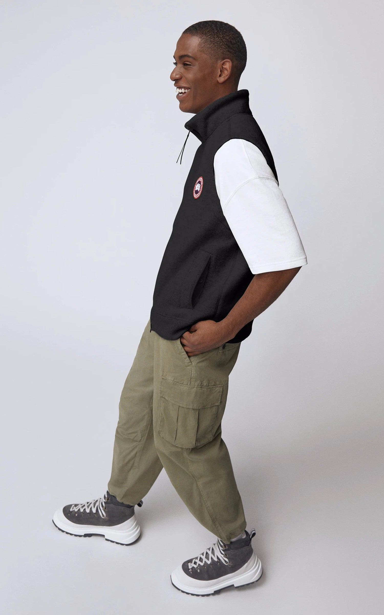 A "MERSEY 7052M" Noir Canada Goose Gilet Homme closed photo 2