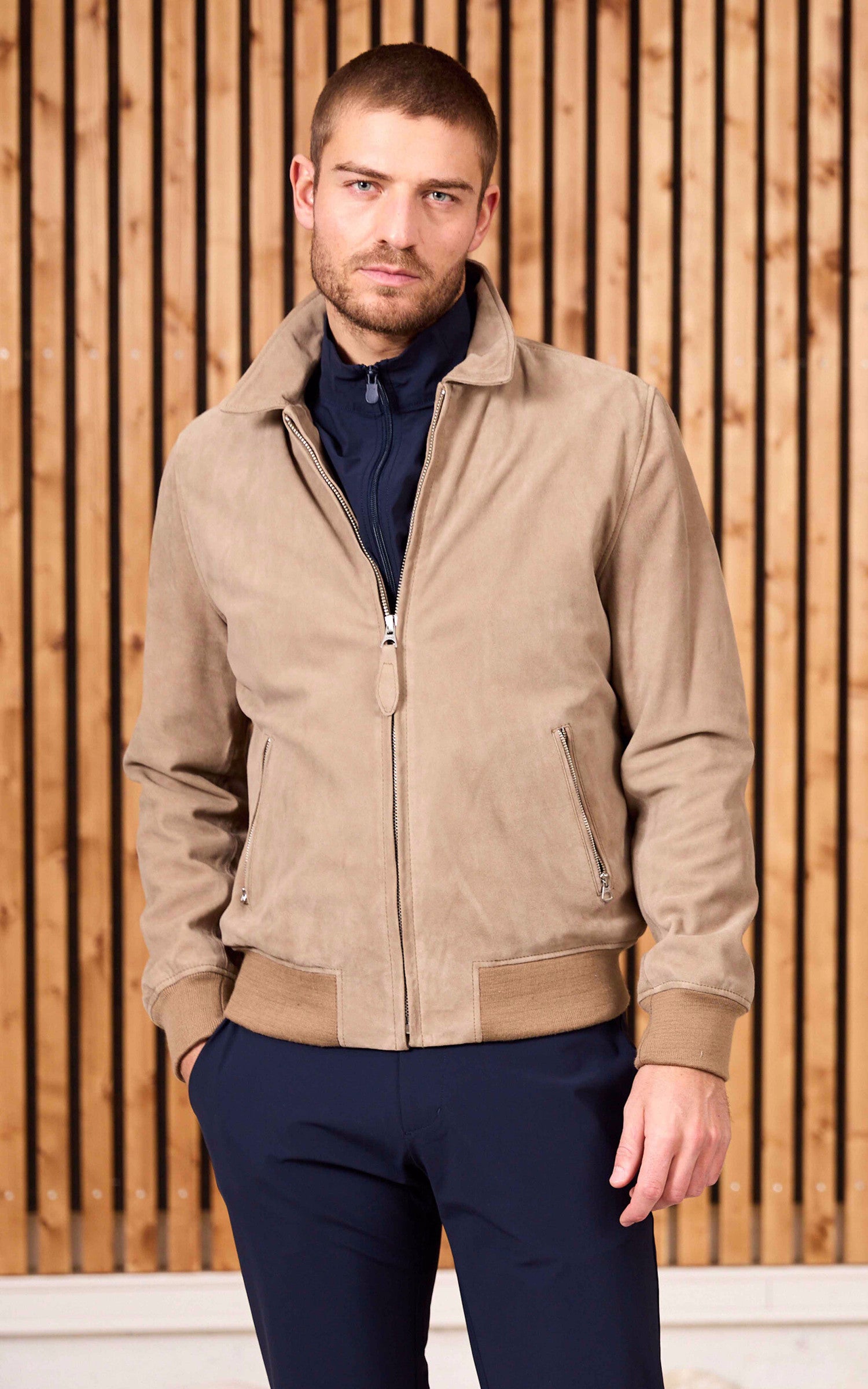 A "LCYALESS" Beige Schott Blouson Homme opened photo