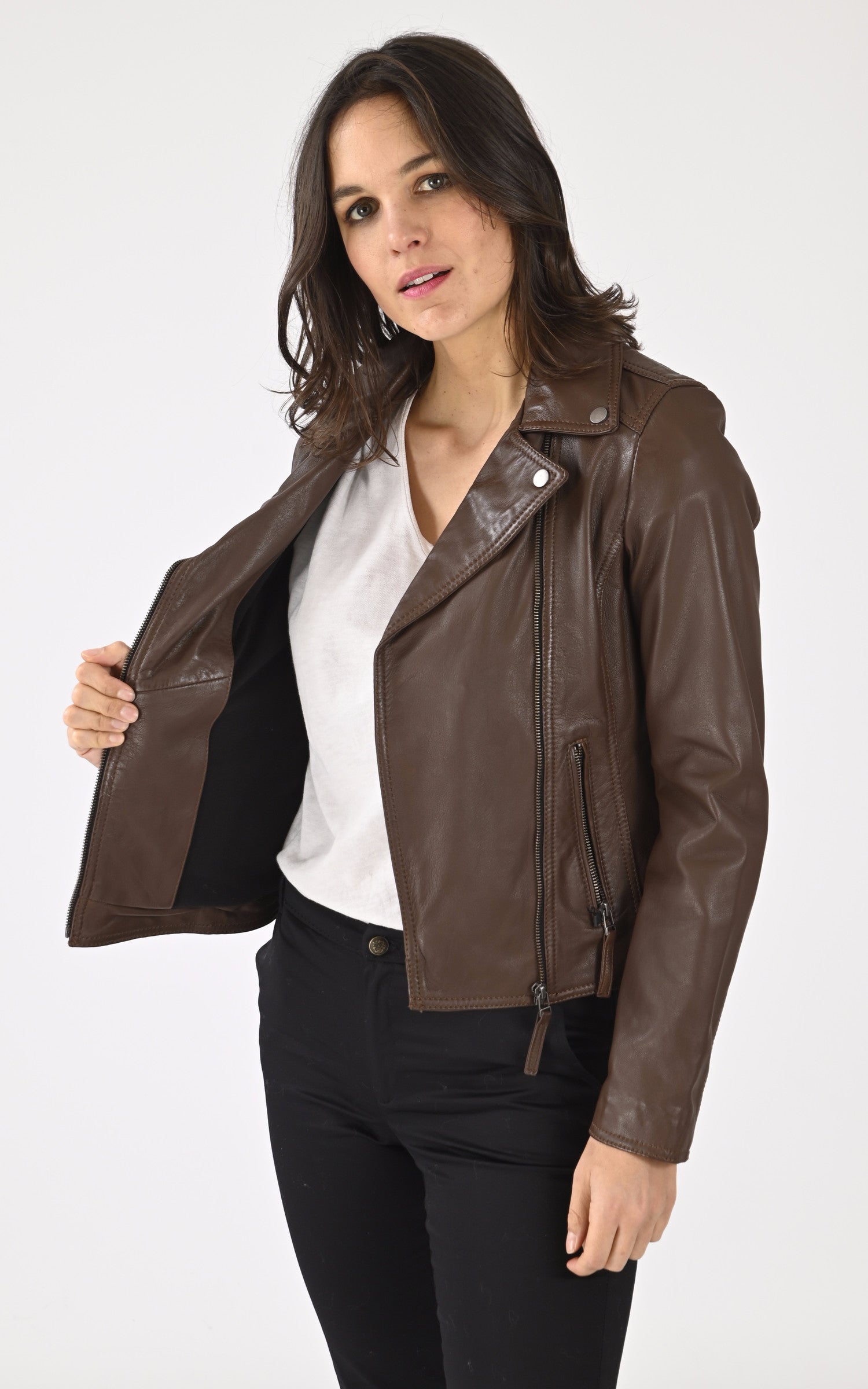 A "CLIPS 6 64095" Tabac Oakwood Perfecto Femme interior photo