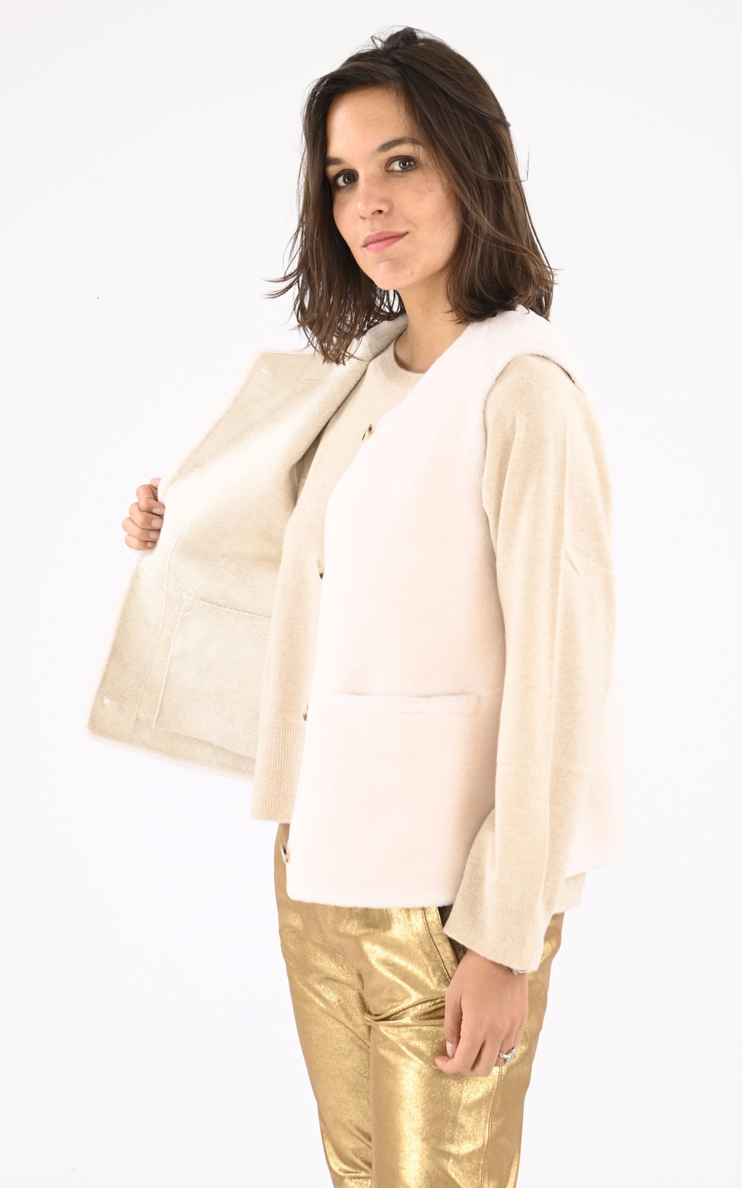 A "MONSTERA LIGHT 64997" Beige Oakwood Gilet Femme interior photo
